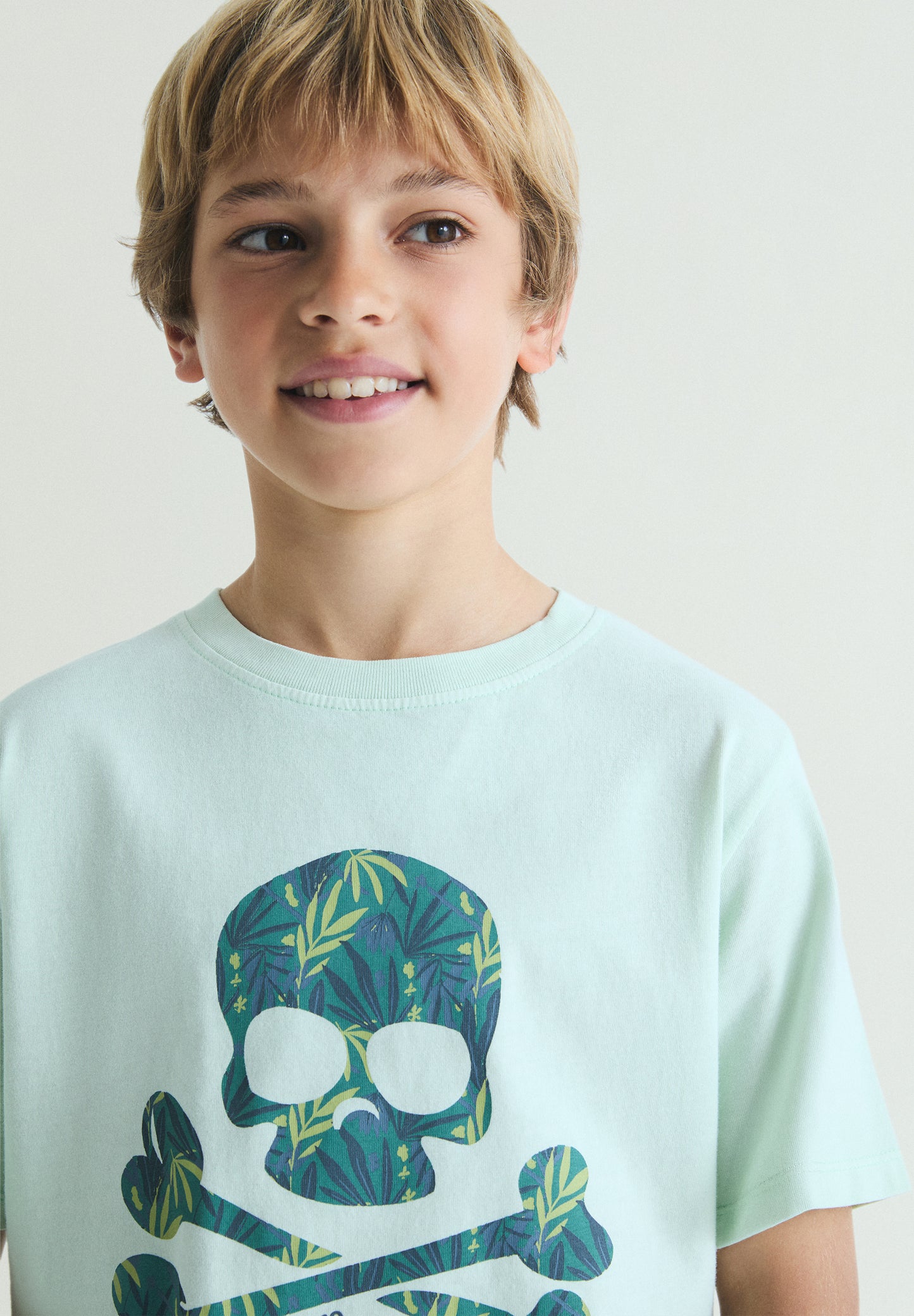 CAMISETA CALAVERA ESTAMPADO TROPICAL