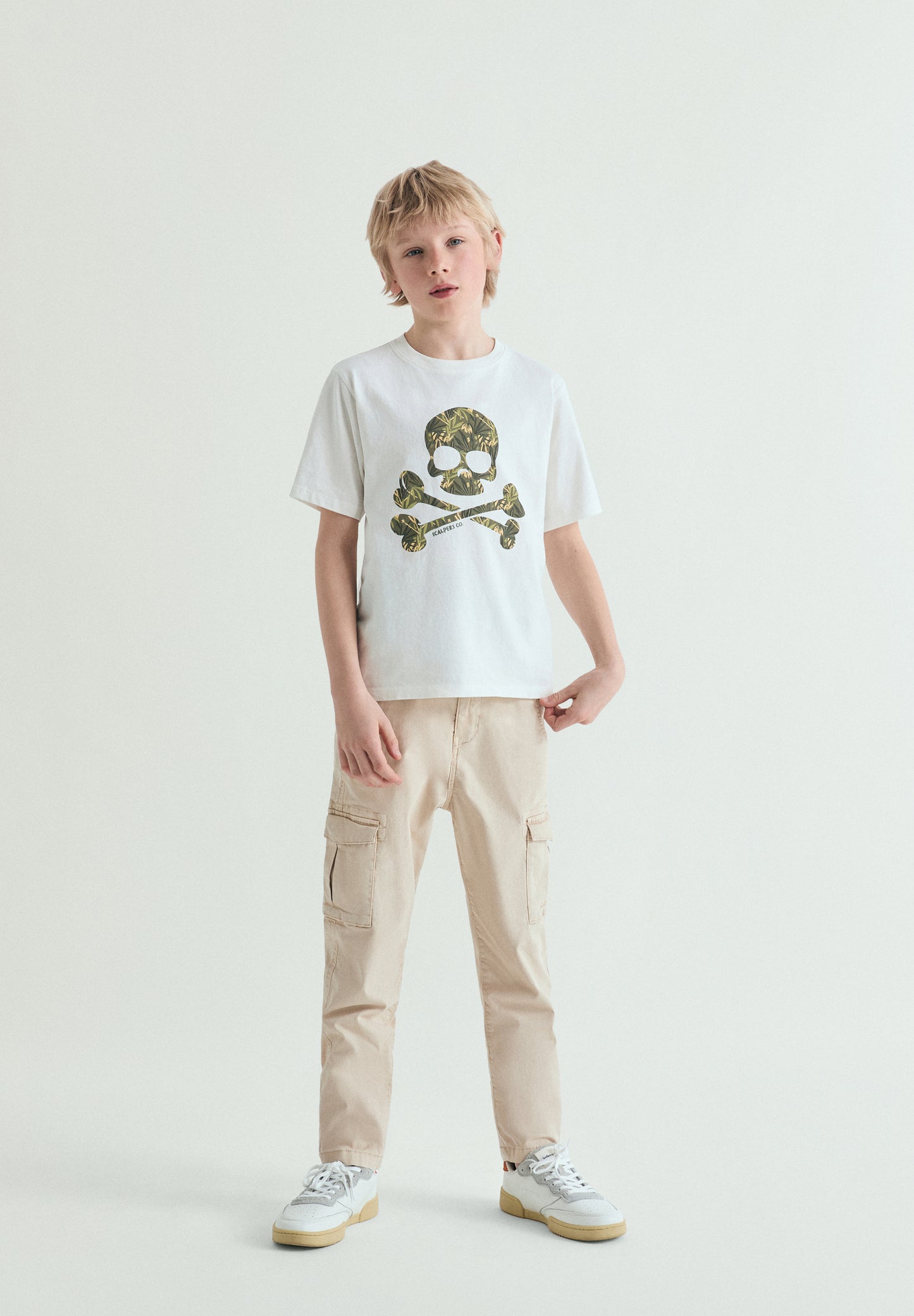 CAMISETA CALAVERA ESTAMPADO TROPICAL