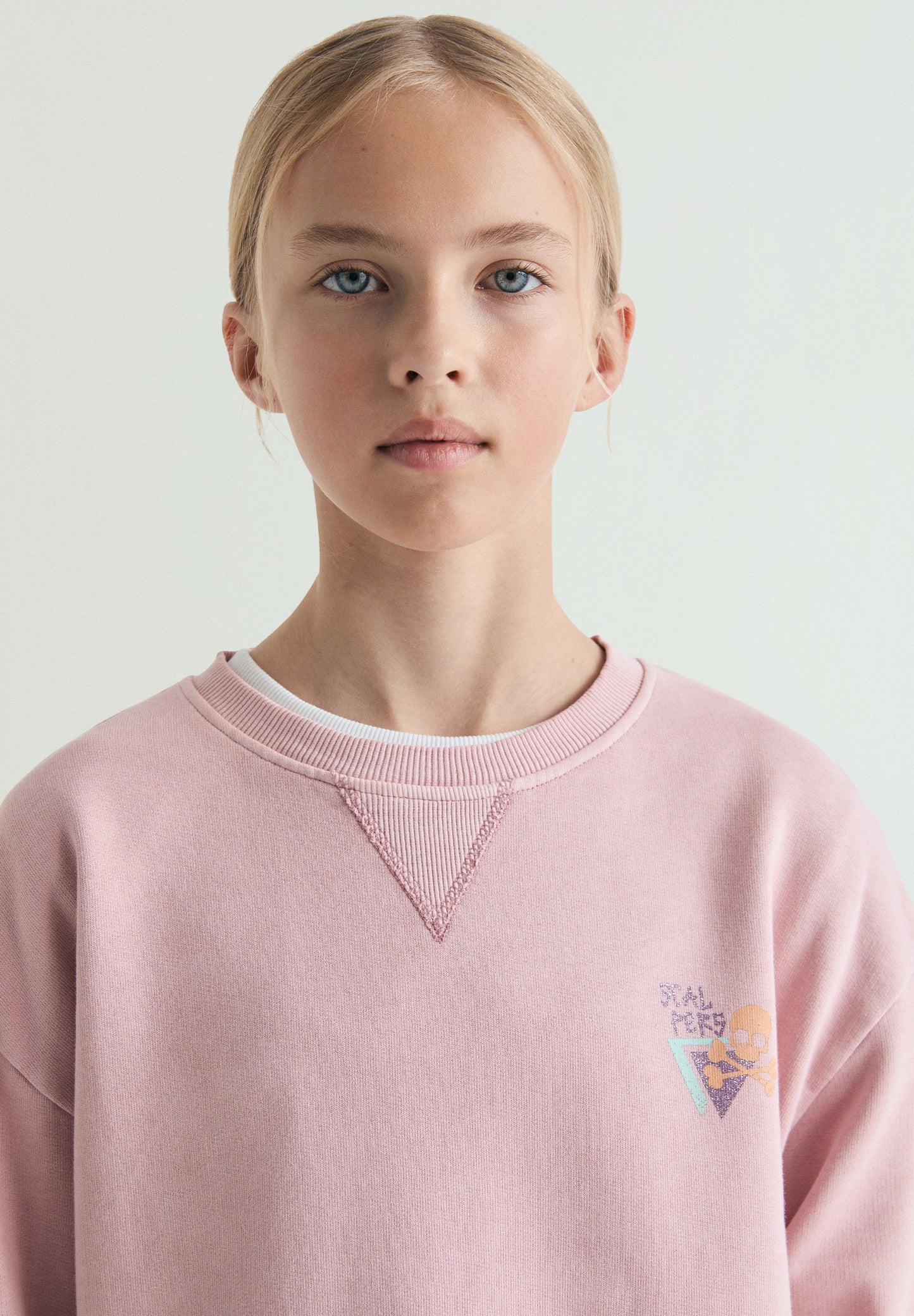 SUDADERA ESTAMPADO TRASERO