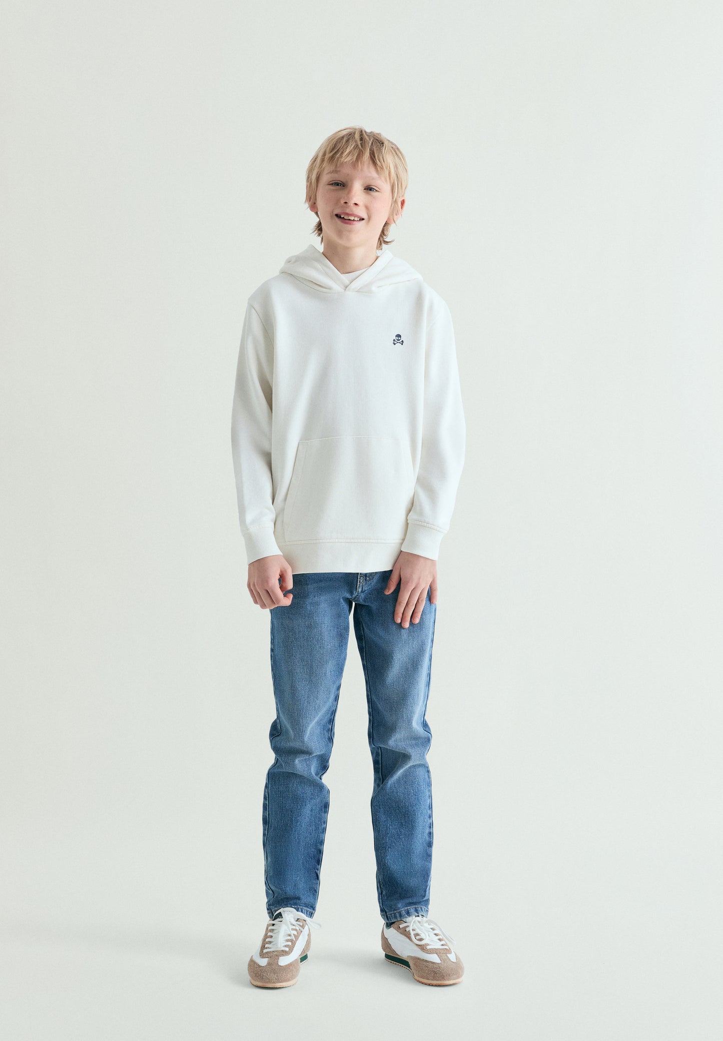SUDADERA CON CAPUCHA ESTAMPADO SARDINAS