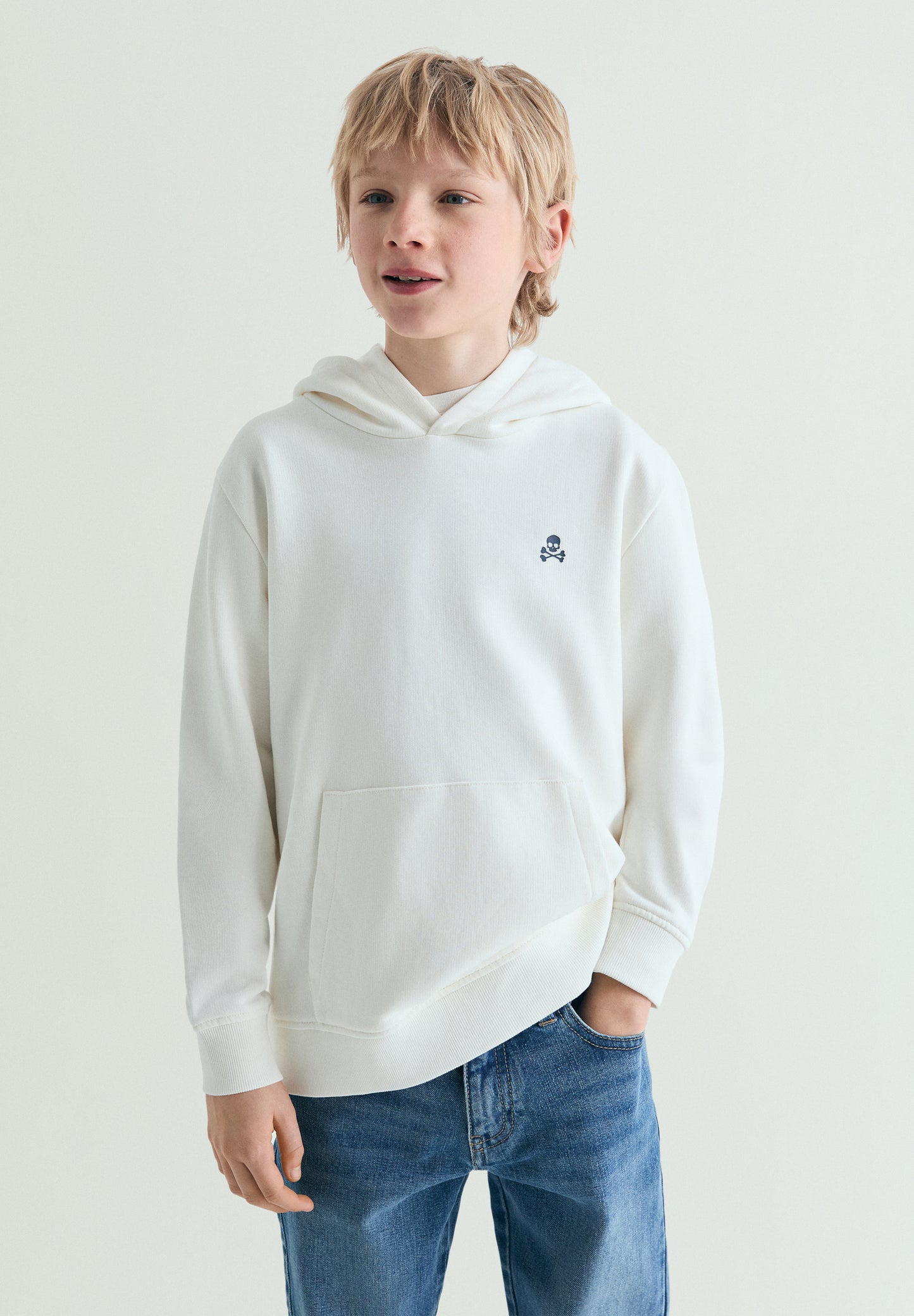 SUDADERA CON CAPUCHA ESTAMPADO SARDINAS
