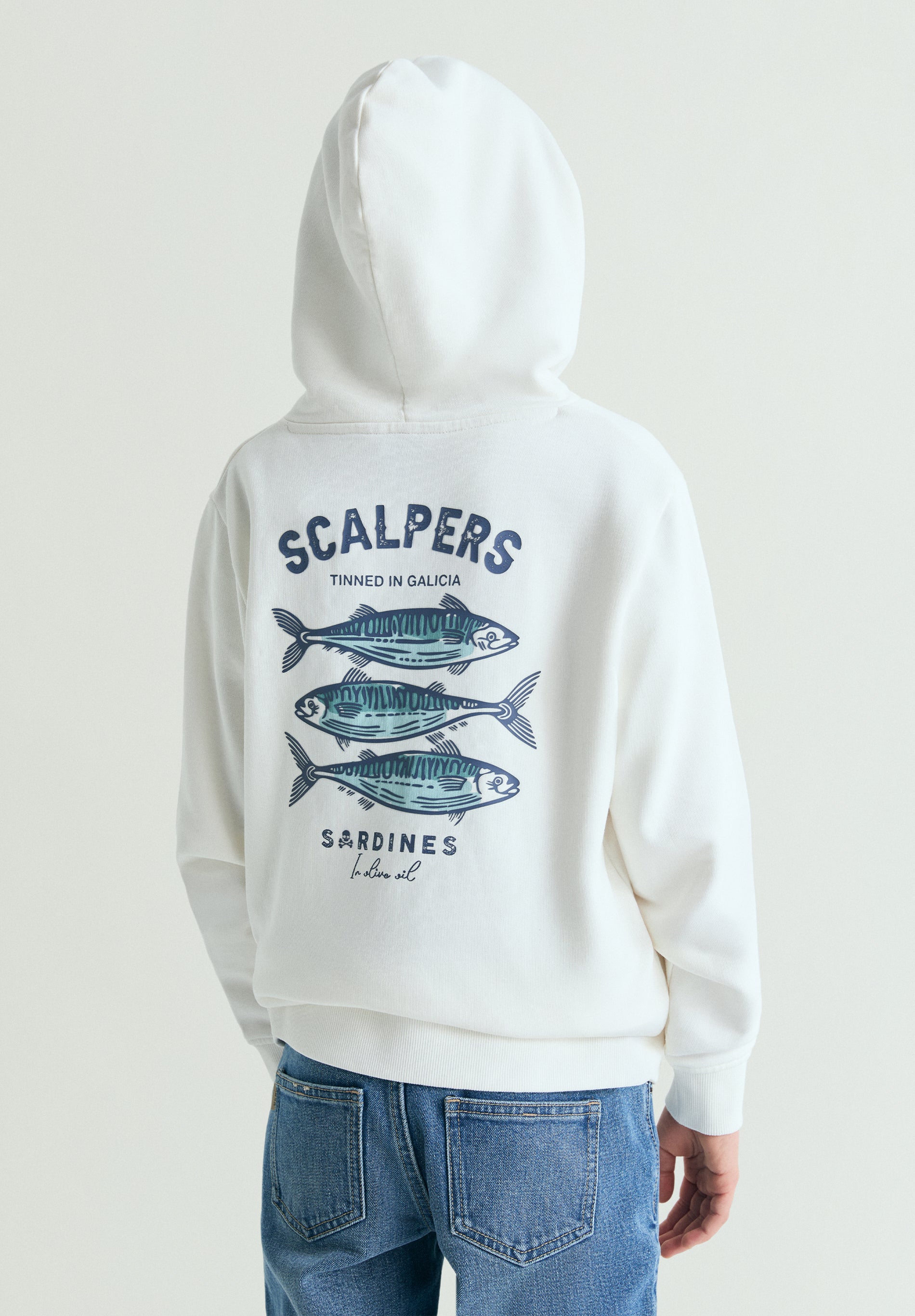 SUDADERA CON CAPUCHA ESTAMPADO SARDINAS