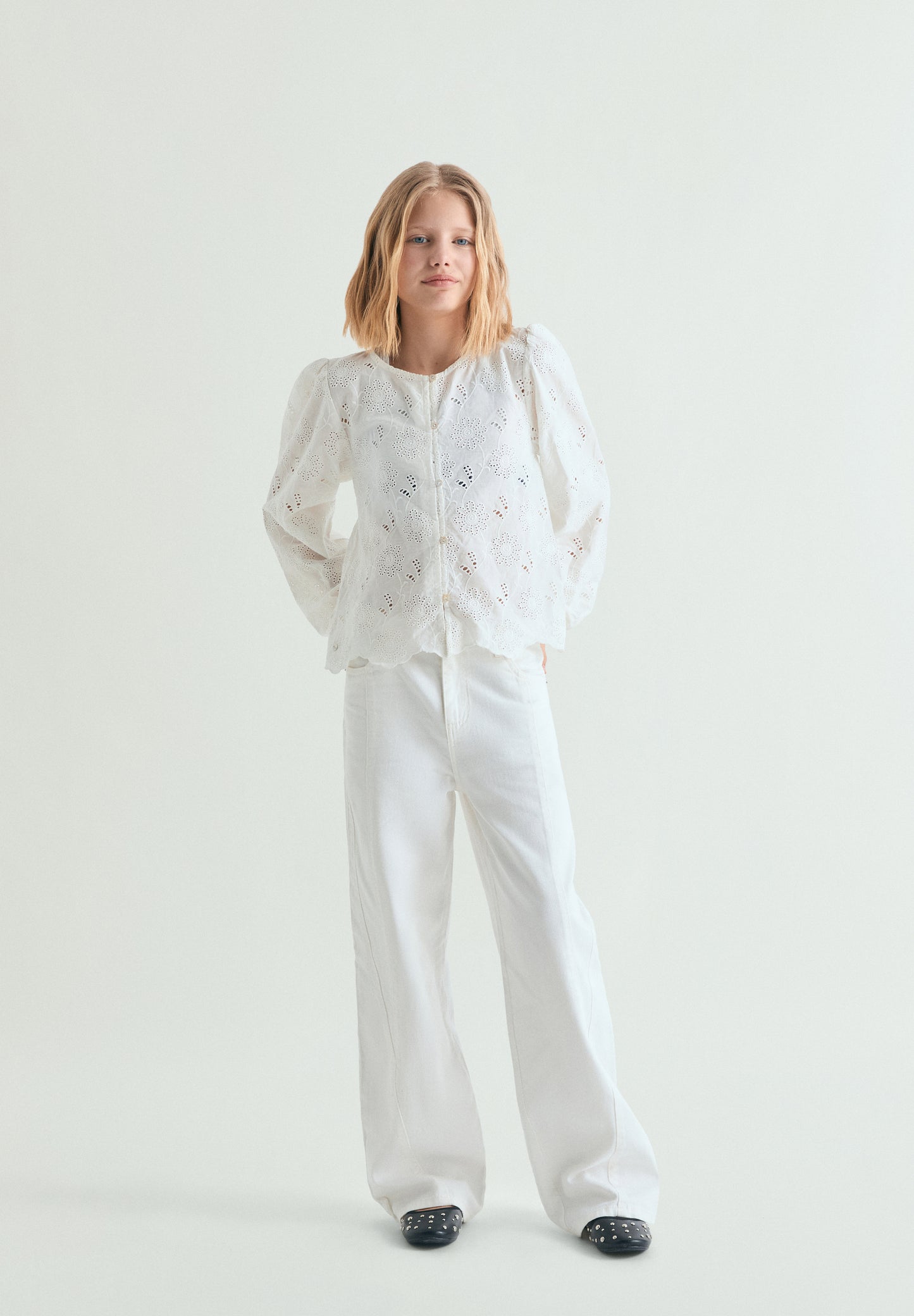 BLUSA PERFORADA BOTONES