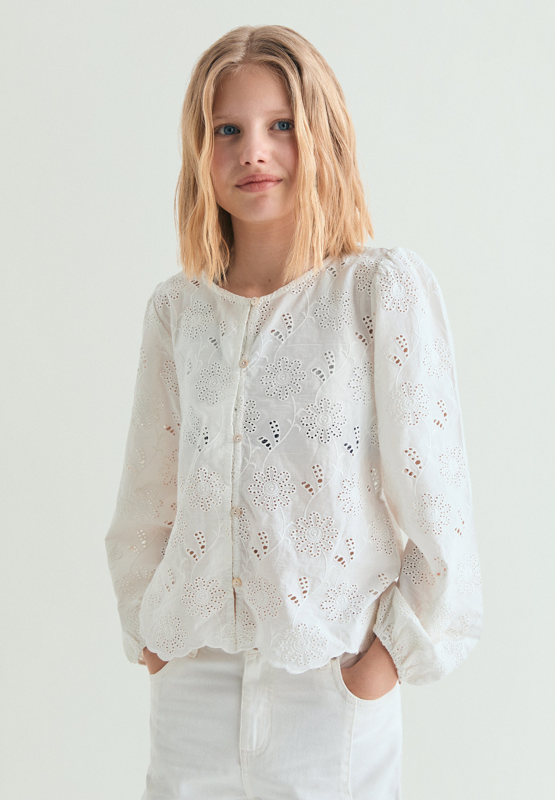 BLUSA PERFORADA BOTONES