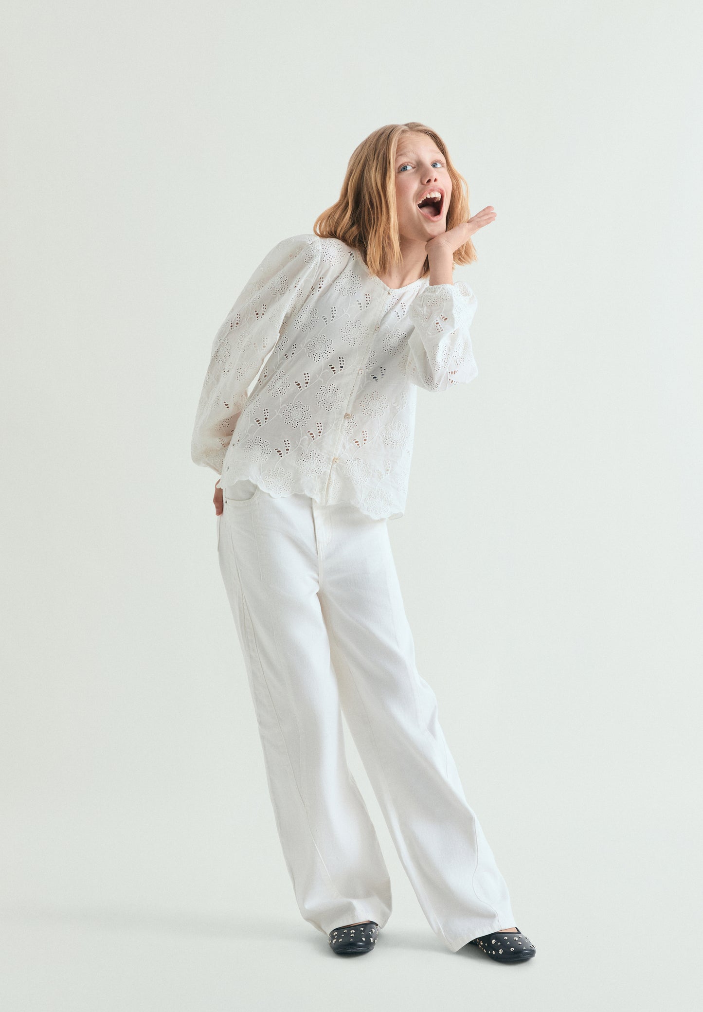 BLUSA PERFORADA BOTONES