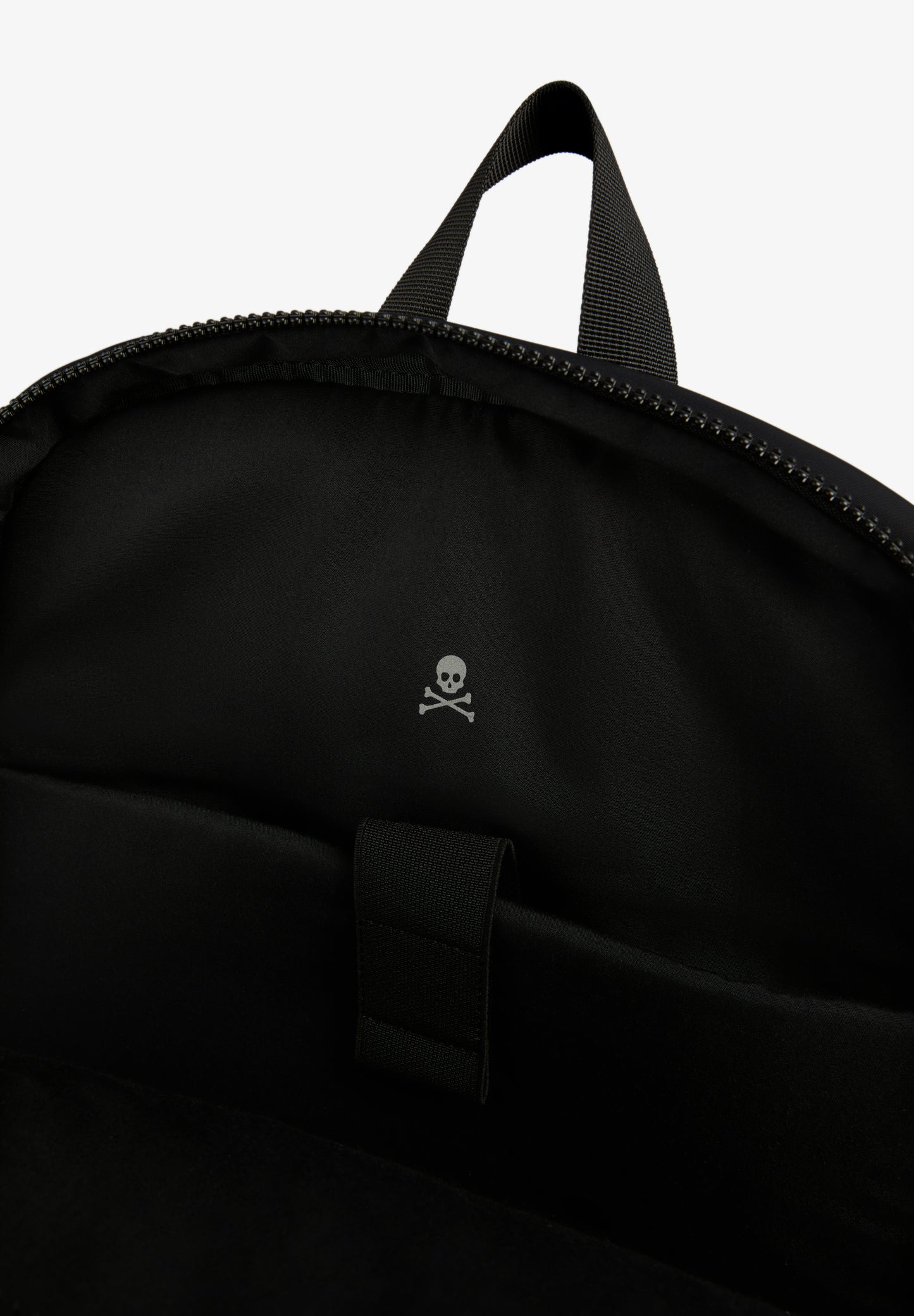 MOCHILA TÉCNICA CON BOLSILLOS