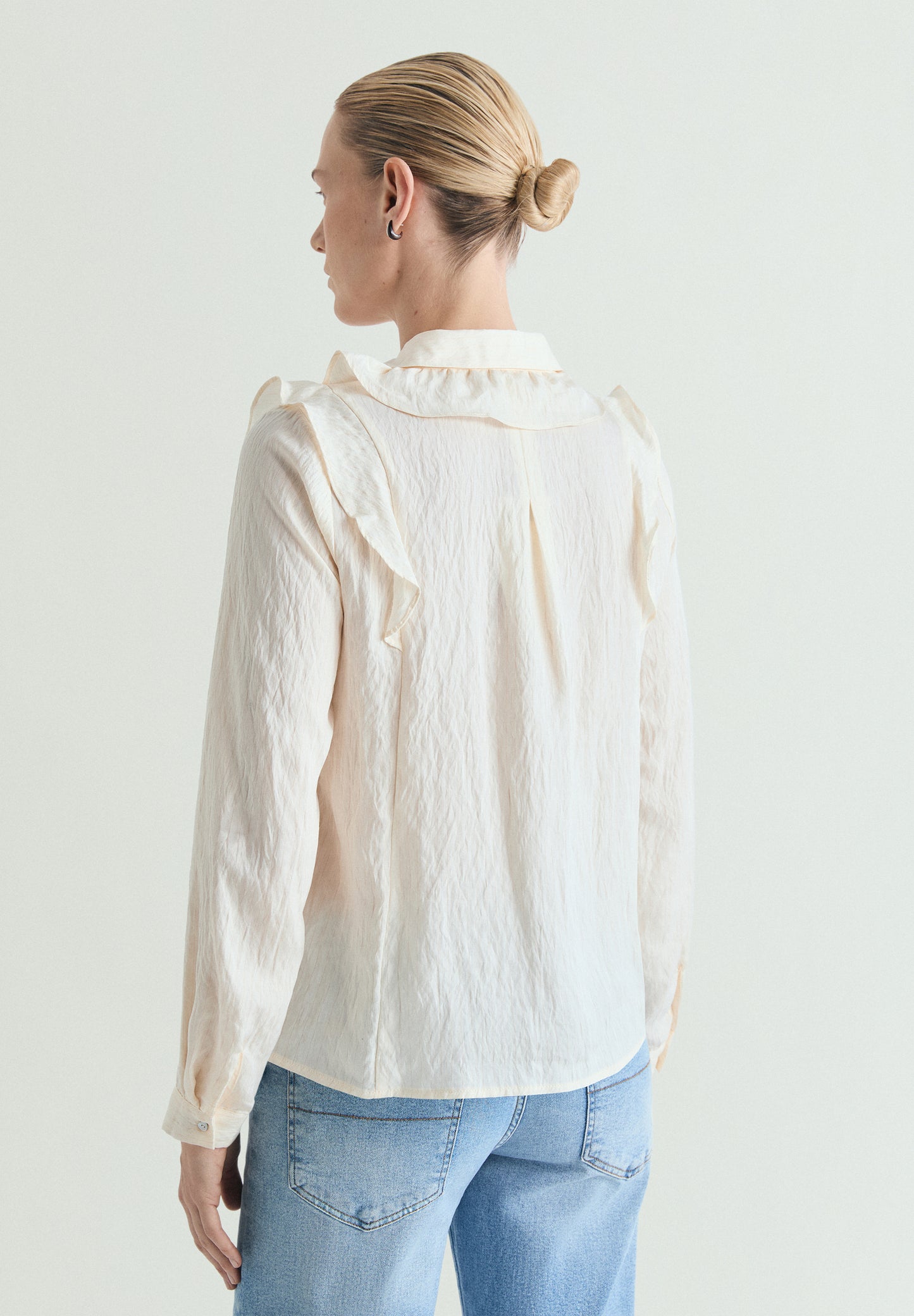 BLUSA DETALLE VOLANTES