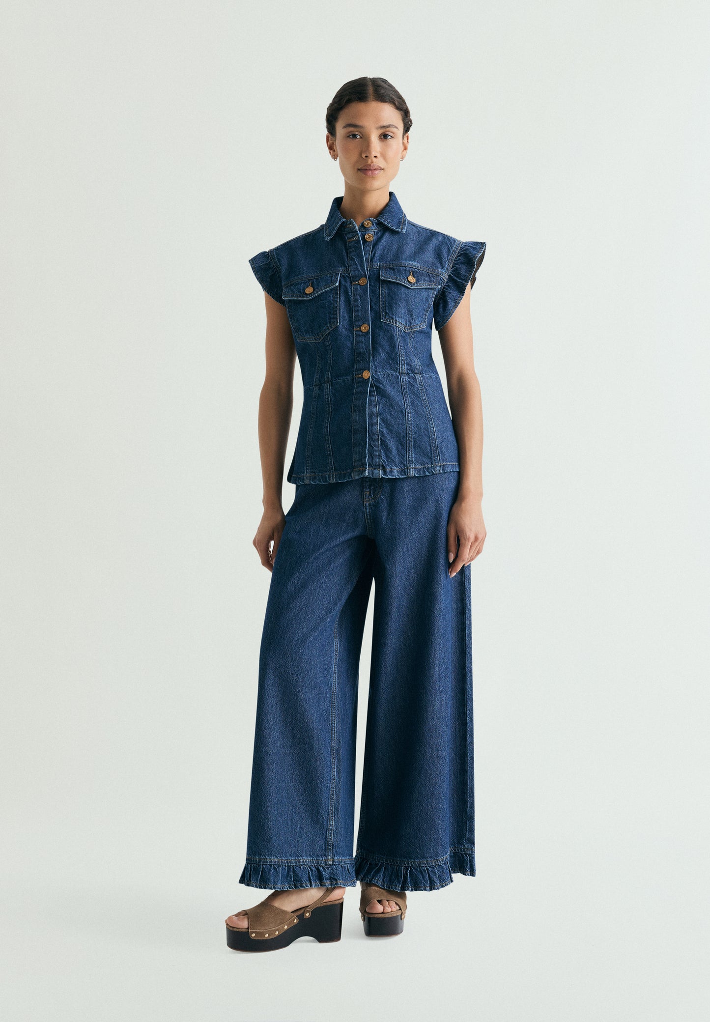CAMISA DENIM CON MANGA VOLANTE