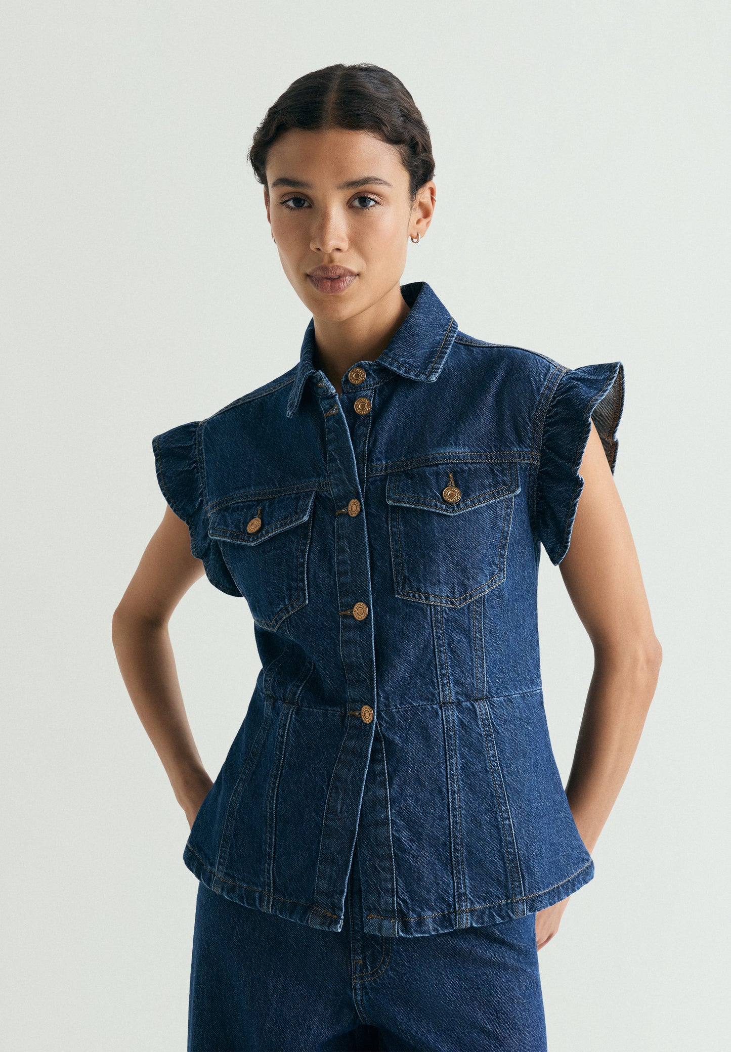 CAMISA DENIM CON MANGA VOLANTE