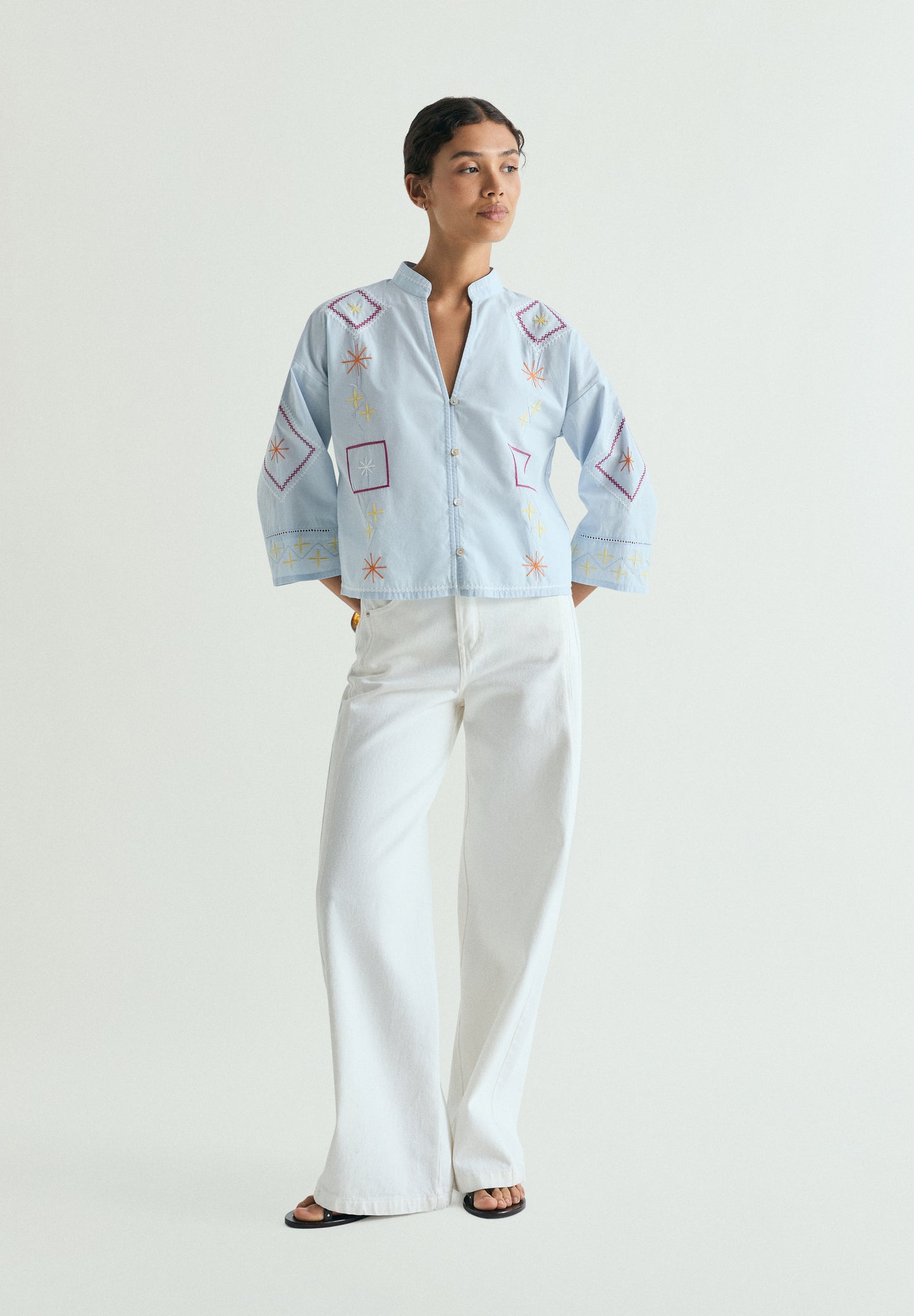 CAMISA DETALLES BORDADOS