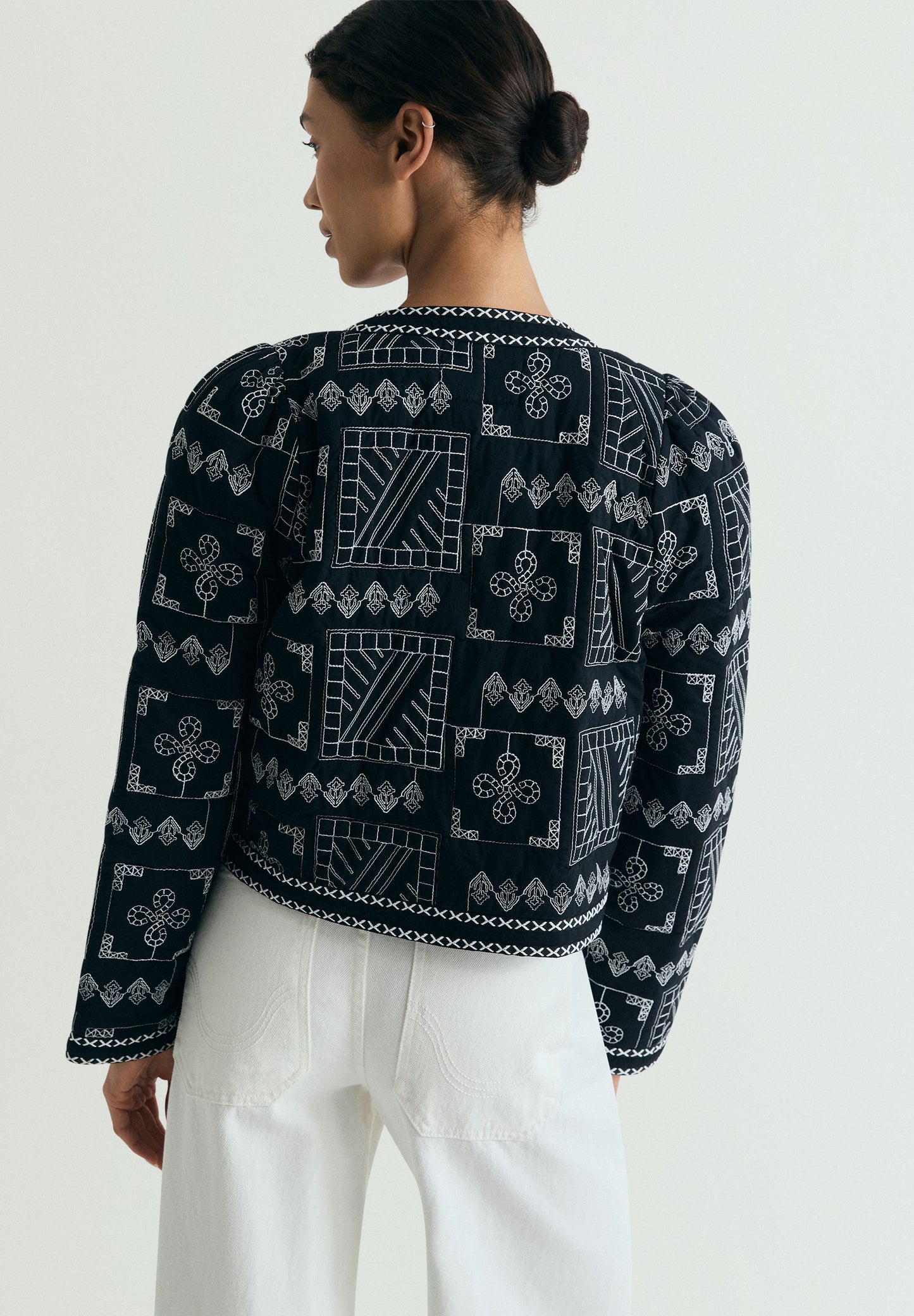 CHAQUETA ACOLCHADA BORDADA