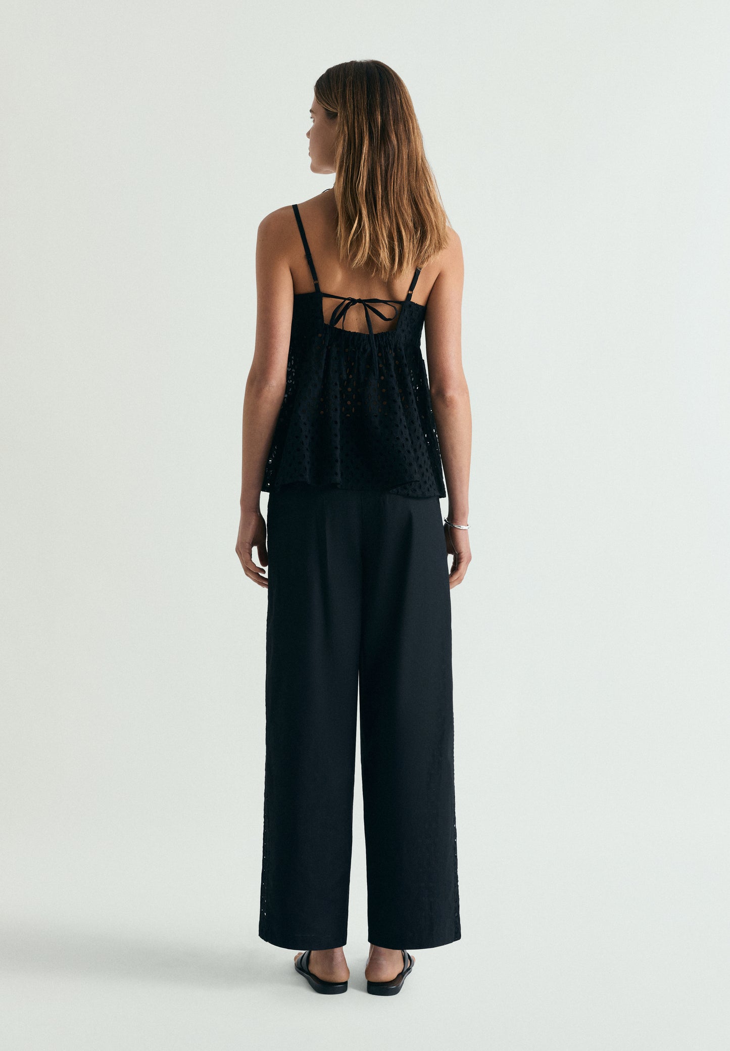 PANTALÓN CALADO BORDADOS