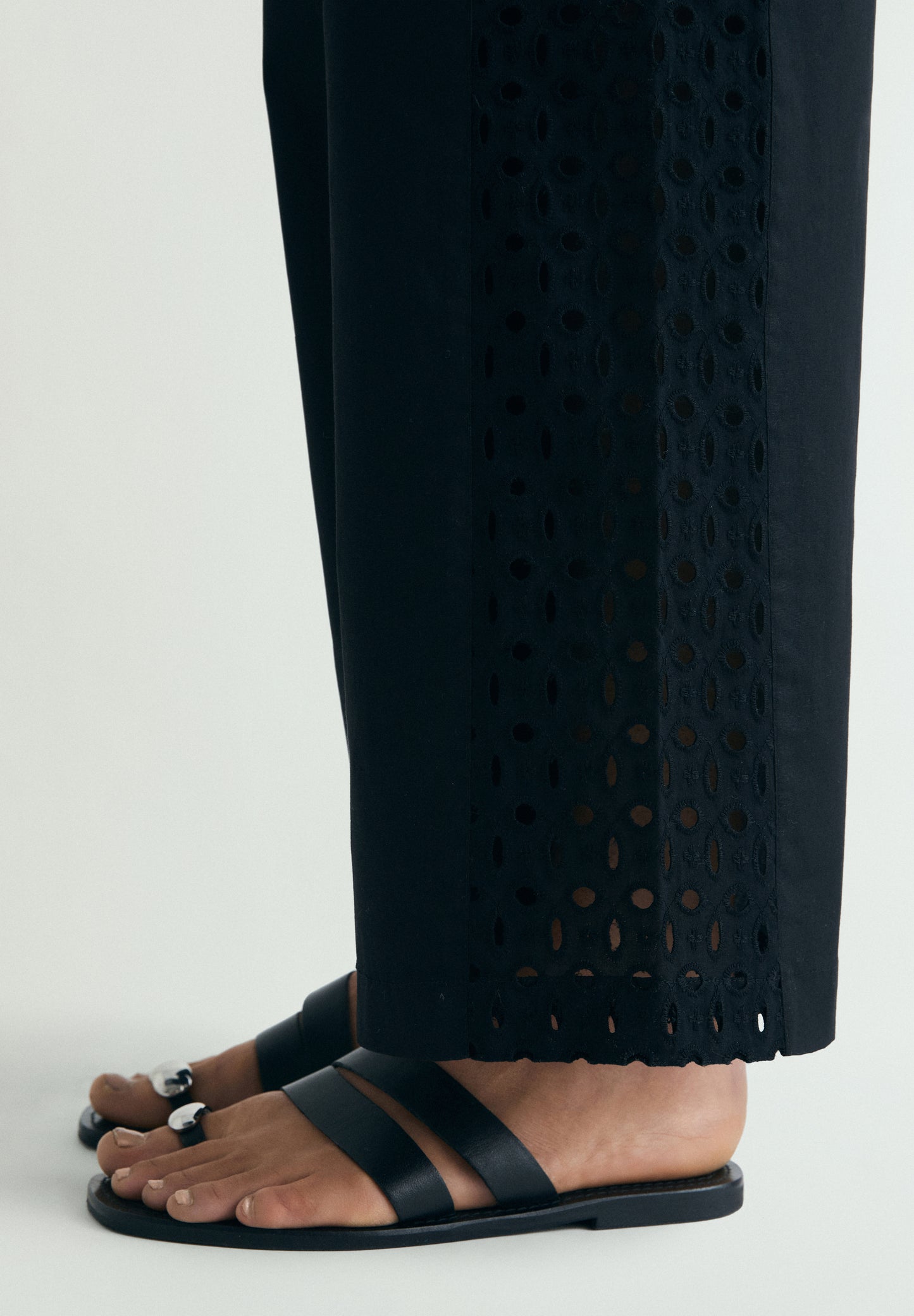 PANTALÓN CALADO BORDADOS