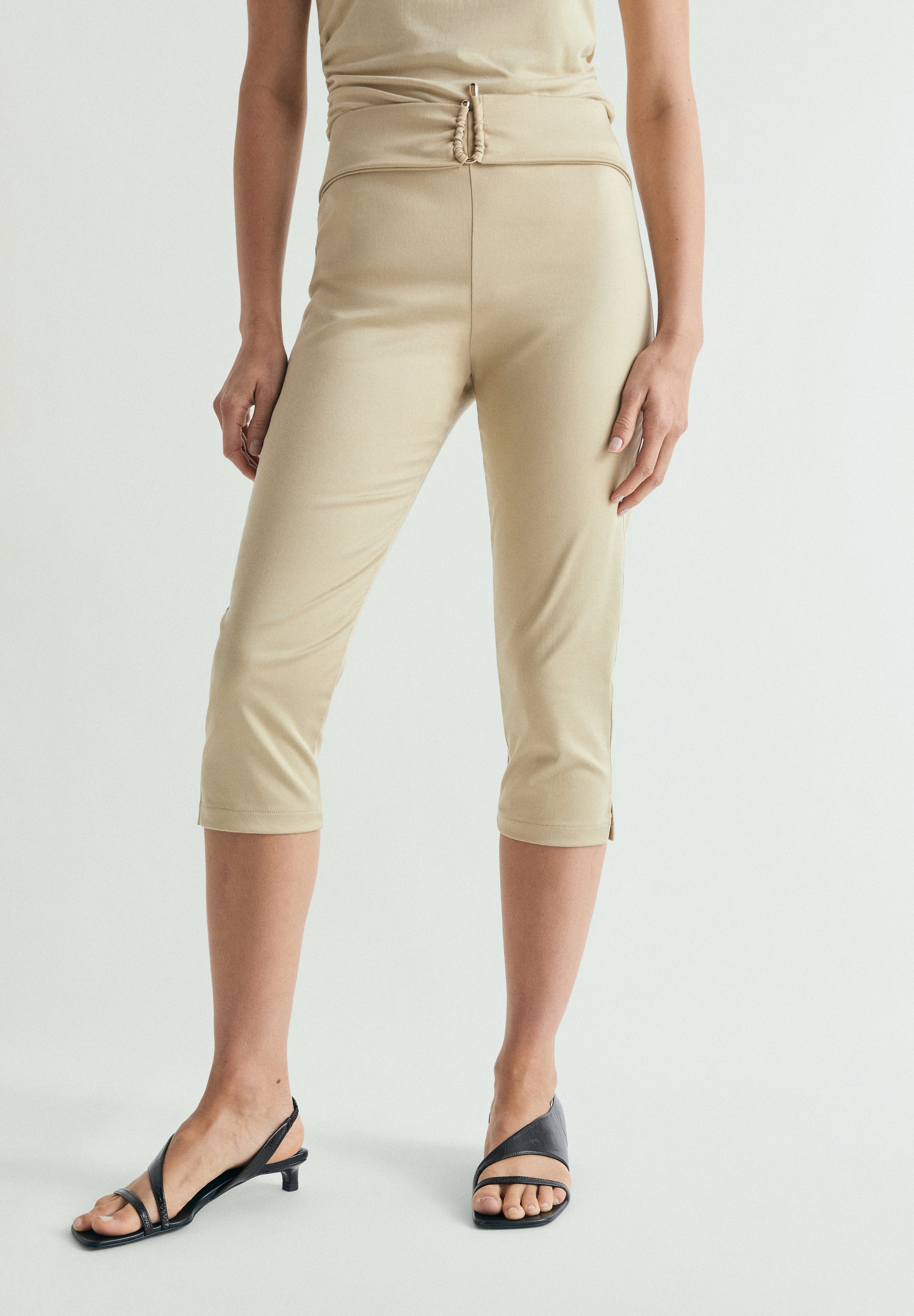 PANTALÓN CAPRI CINTURÓN – Scalpers