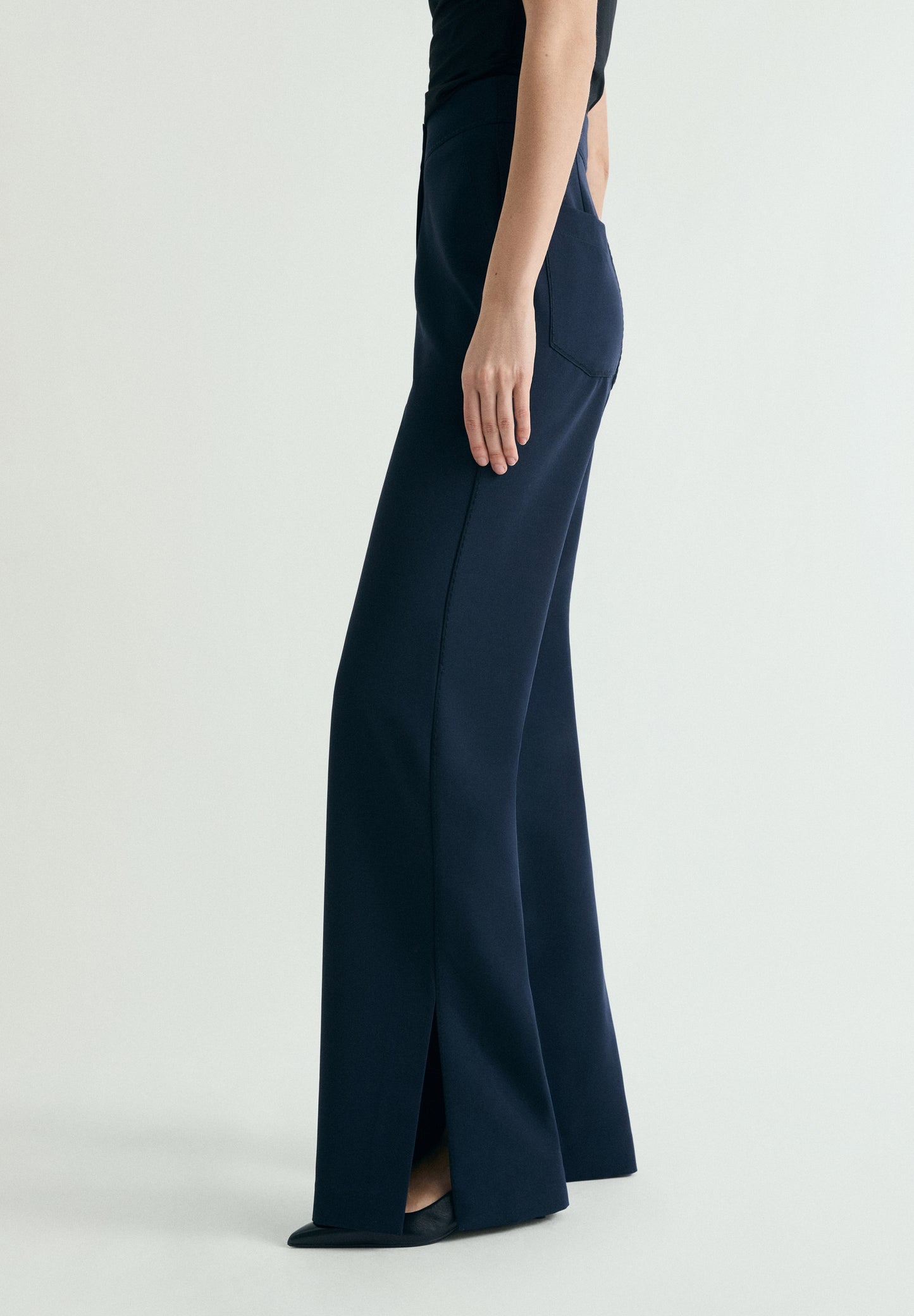 PANTALÓN DETALLE PESPUNTES