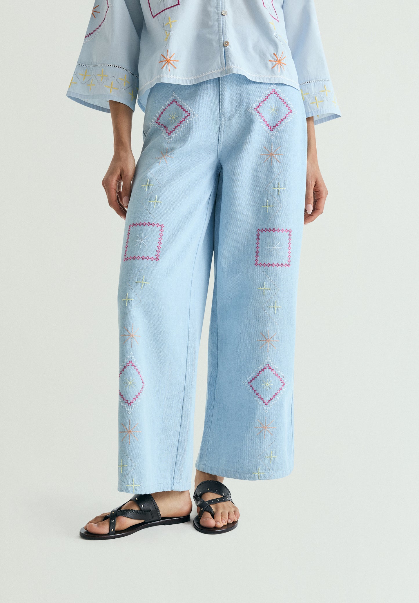 PANTALÓN DENIM WIDE LEG  BORDADOS