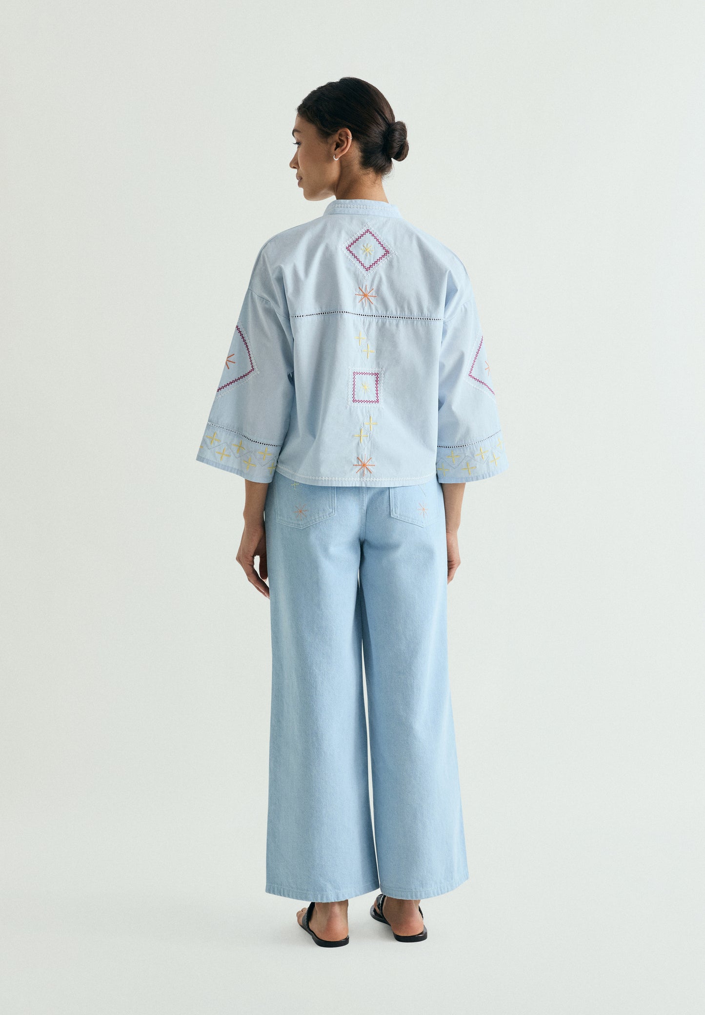 PANTALÓN DENIM WIDE LEG  BORDADOS