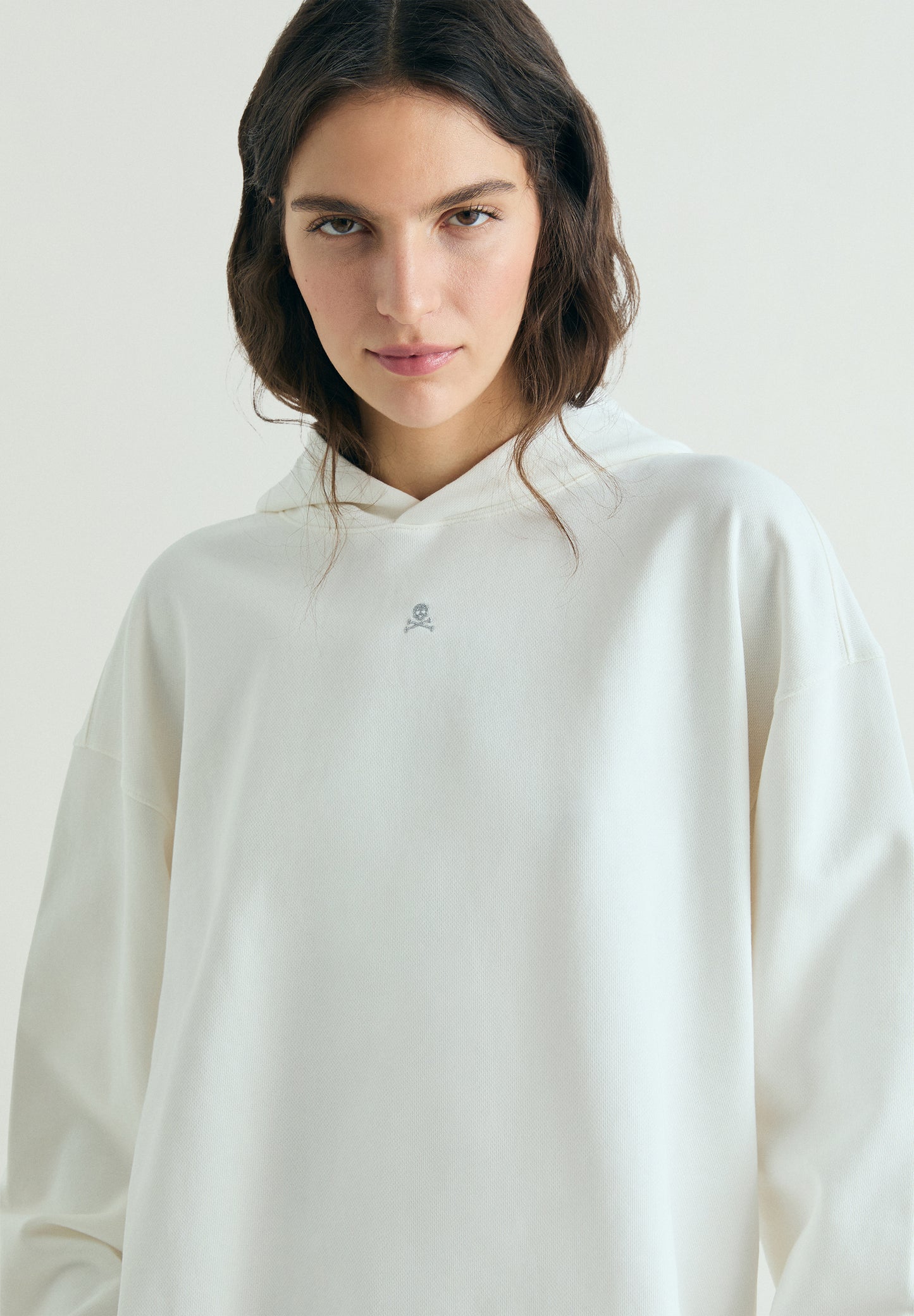 SUDADERA BÁSICA CAPUCHA