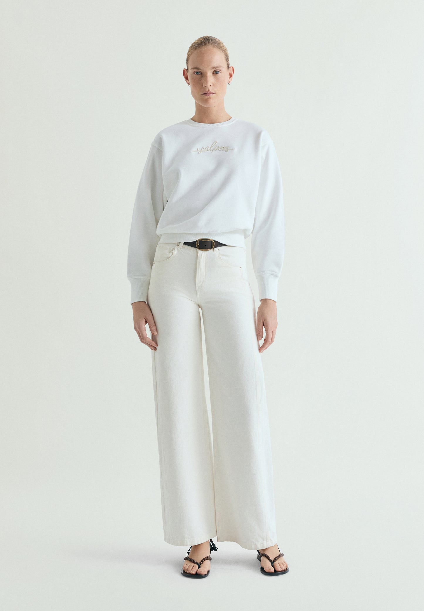 SUDADERA DETALLES BORDADOS