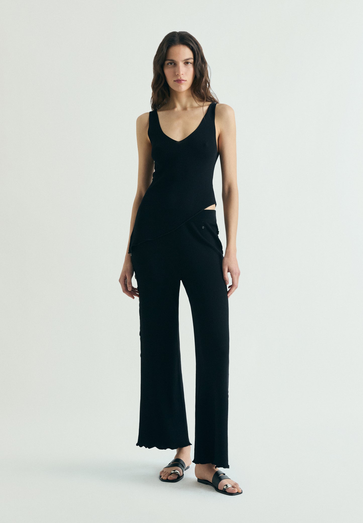 TOP ASIMÉTRICO DE PUNTO APLIQUES