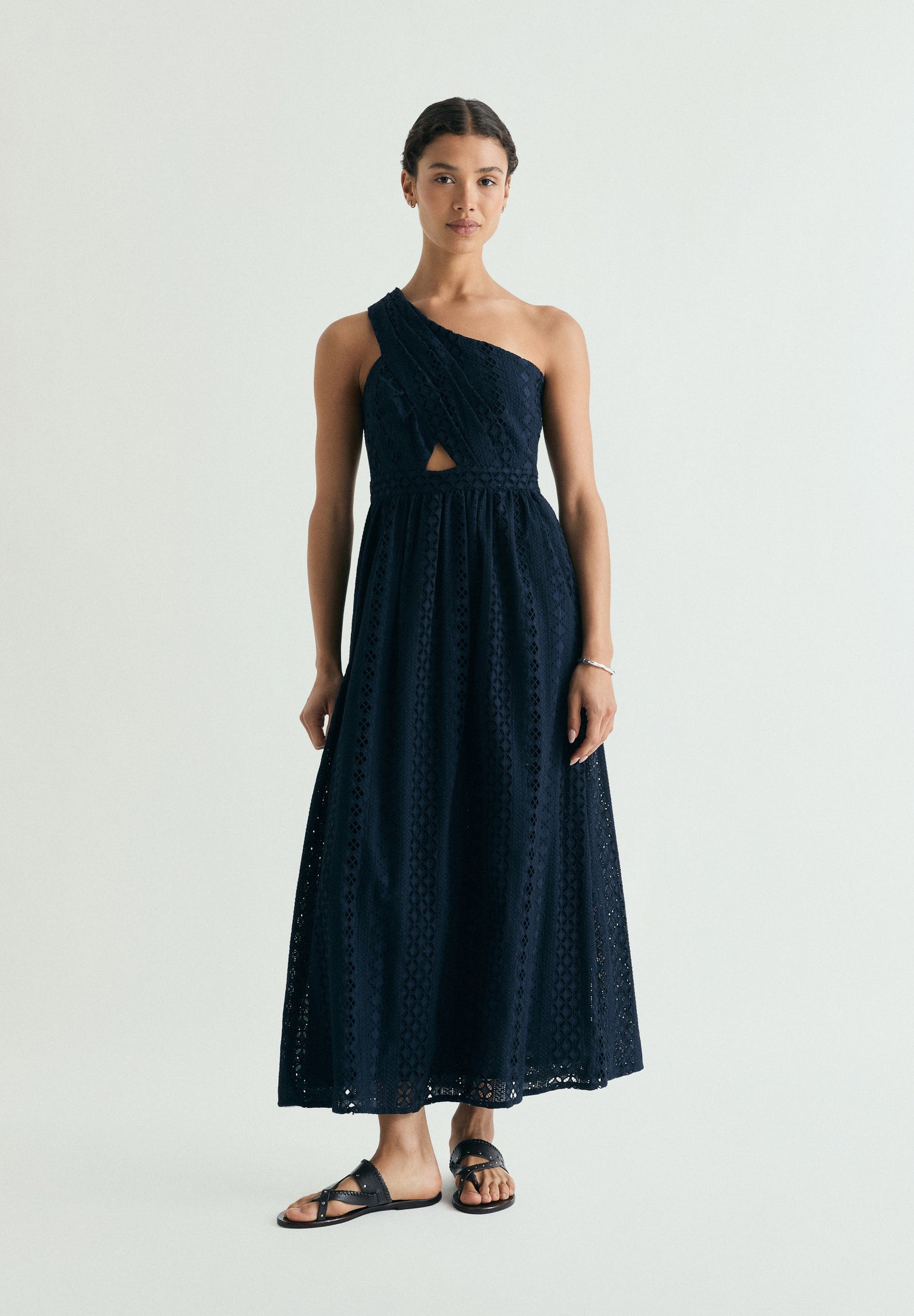 VESTIDO MIDI ASIMÉTRICO BORDADO
