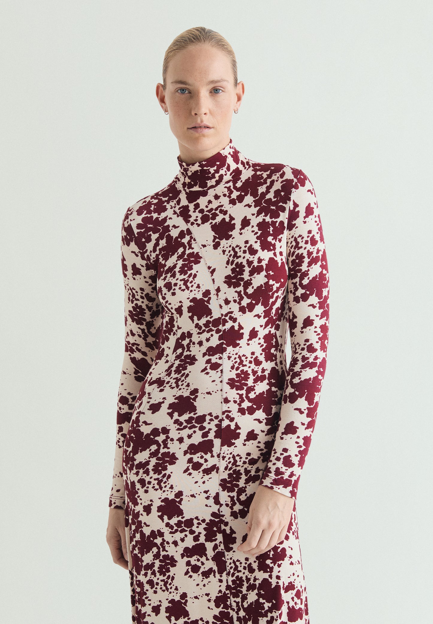 VESTIDO ESTAMPADO CUELLO ALTO