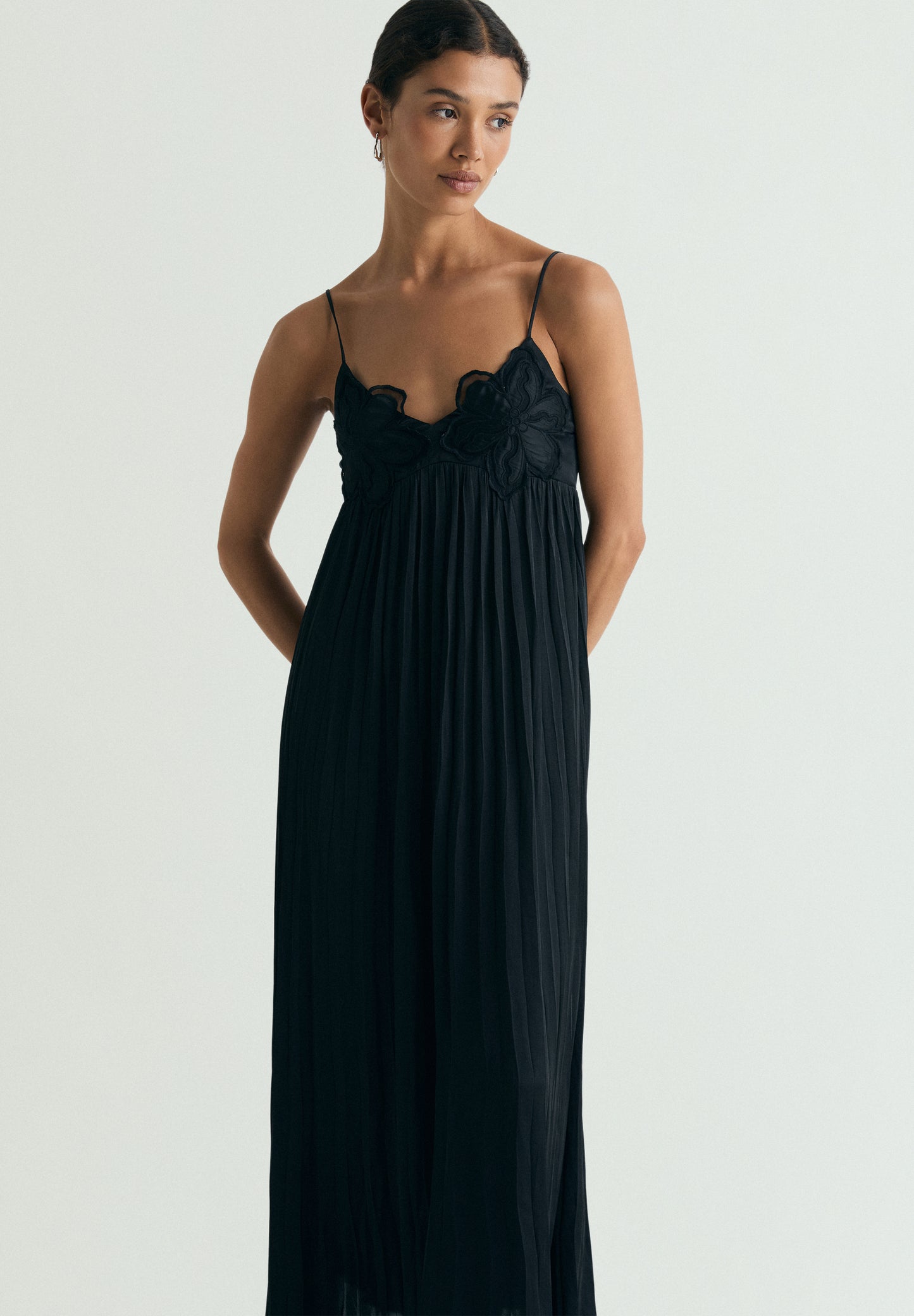 VESTIDO MIDI DETALLE FLORAL