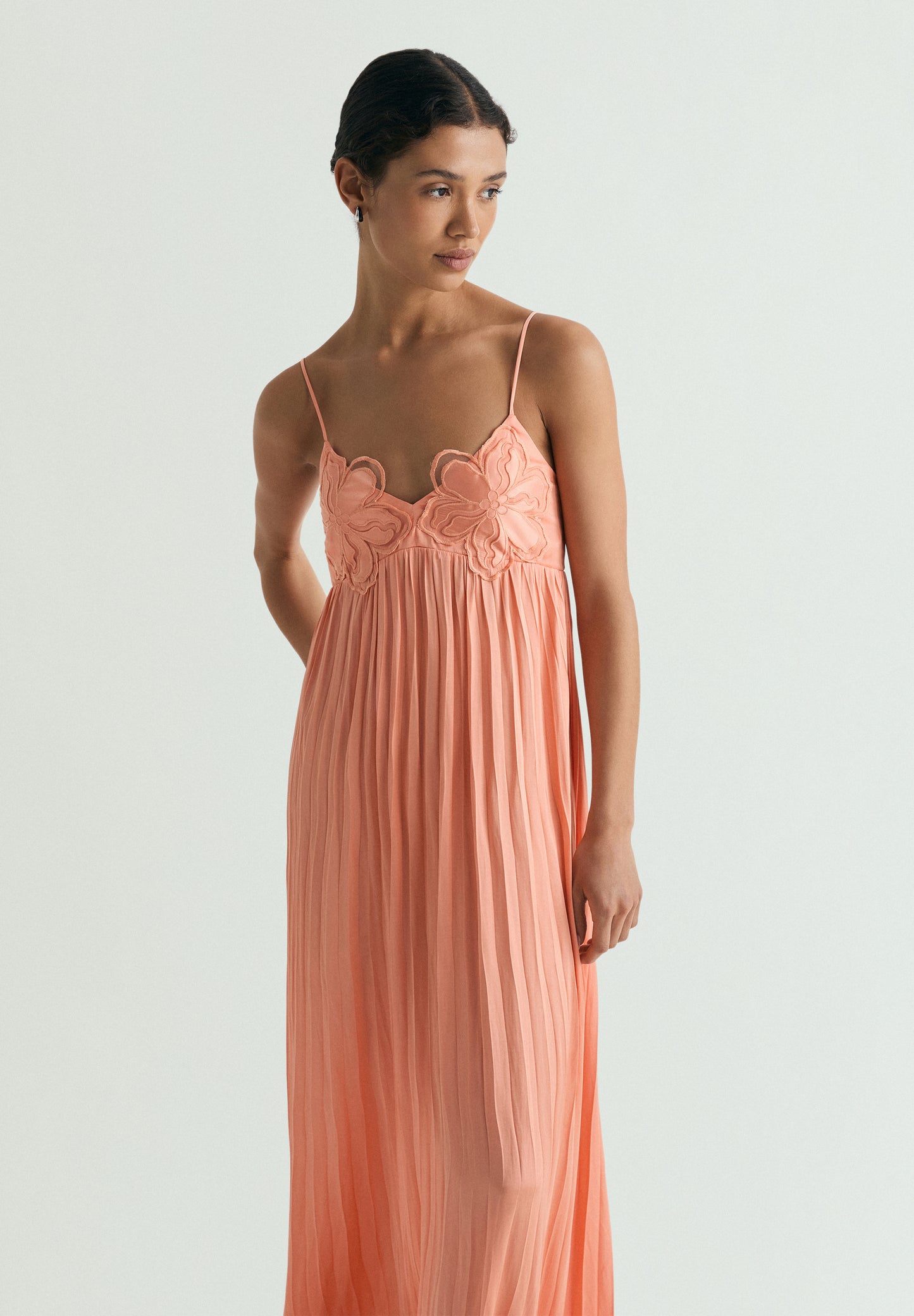 VESTIDO MIDI DETALLE FLORAL