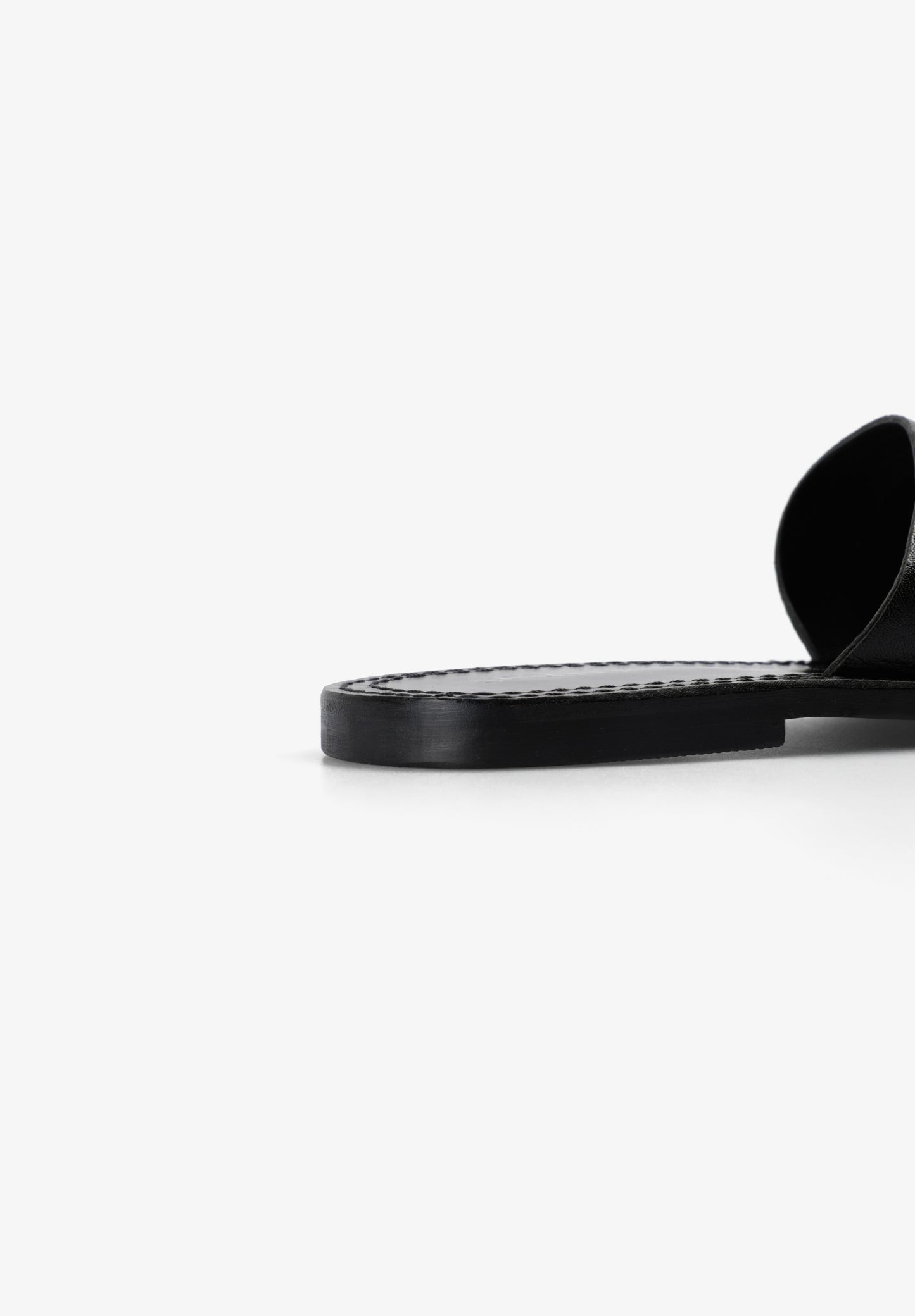 SANDALIA PIEL DETALLE METÁLICO