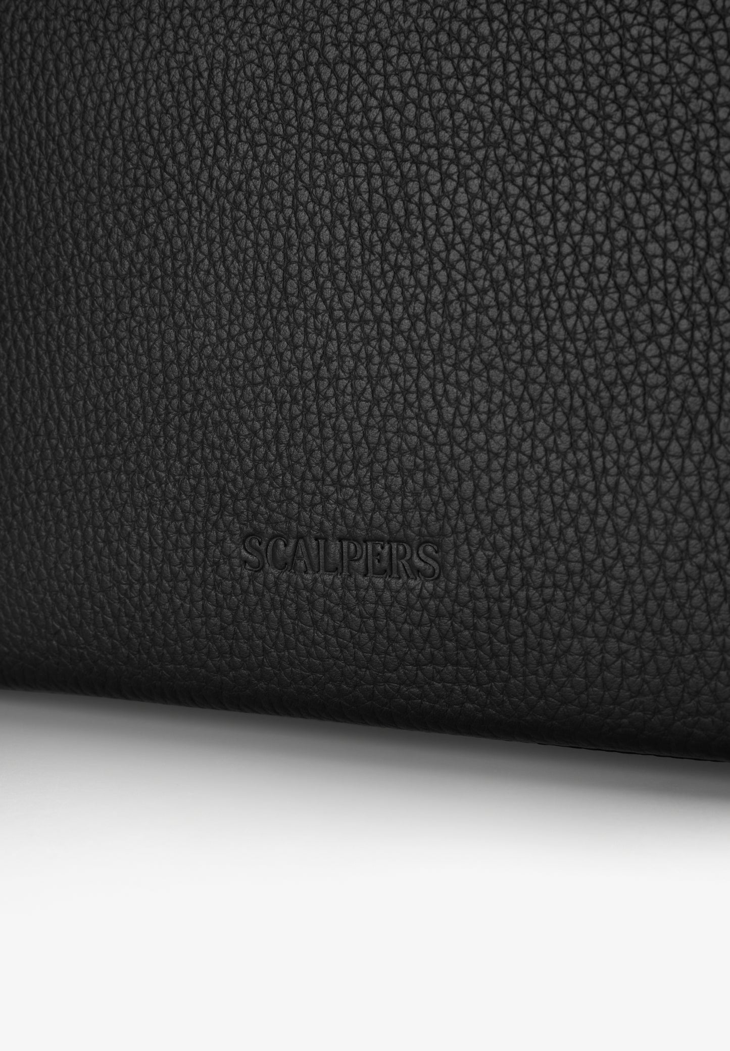 BOLSO DE PIEL CON APLIQUES