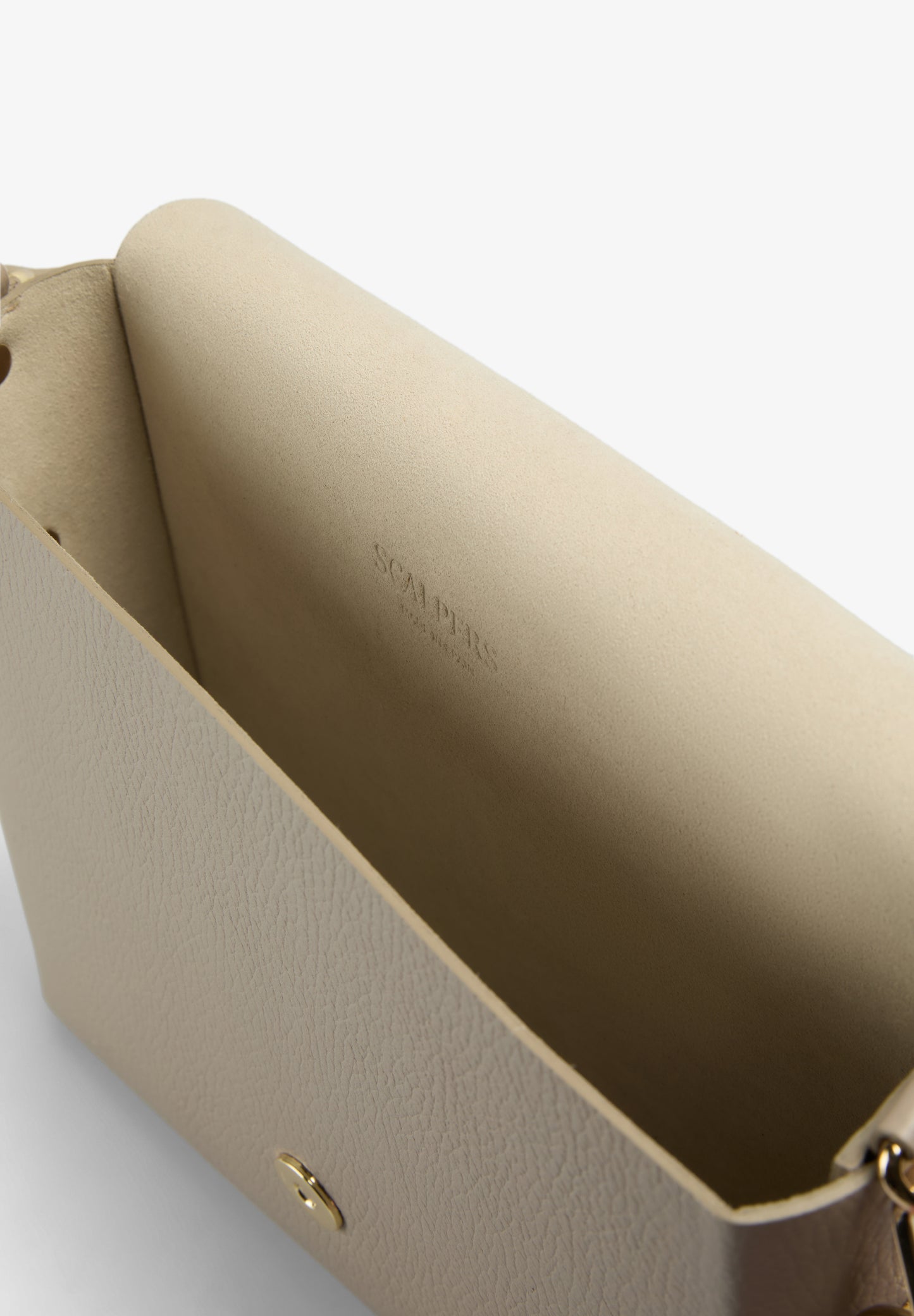 BOLSO DE PIEL CON APLIQUES