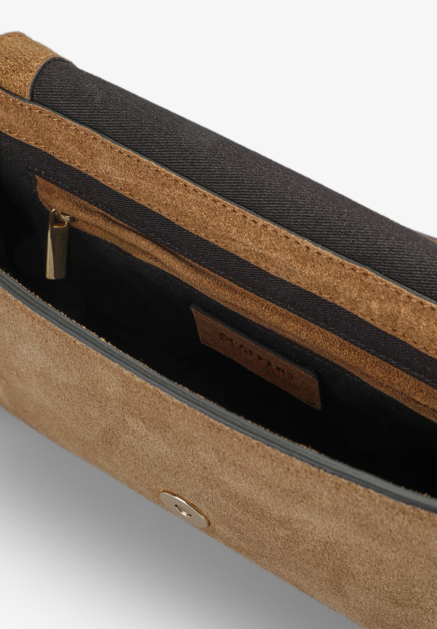 BOLSO BANDOLERA ANTE TACHUELAS