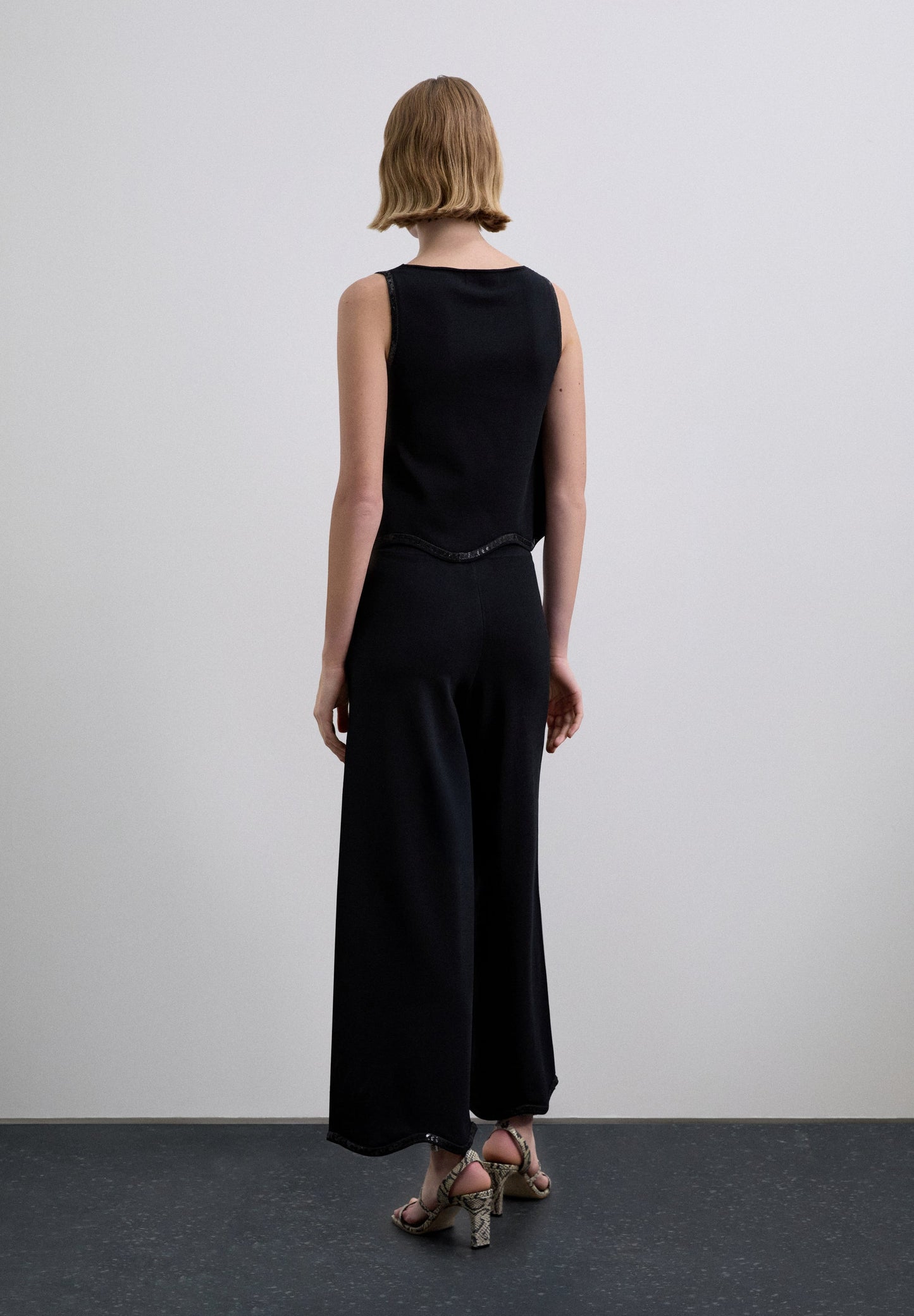 PANTALÓN DETALLES LENTEJUELAS