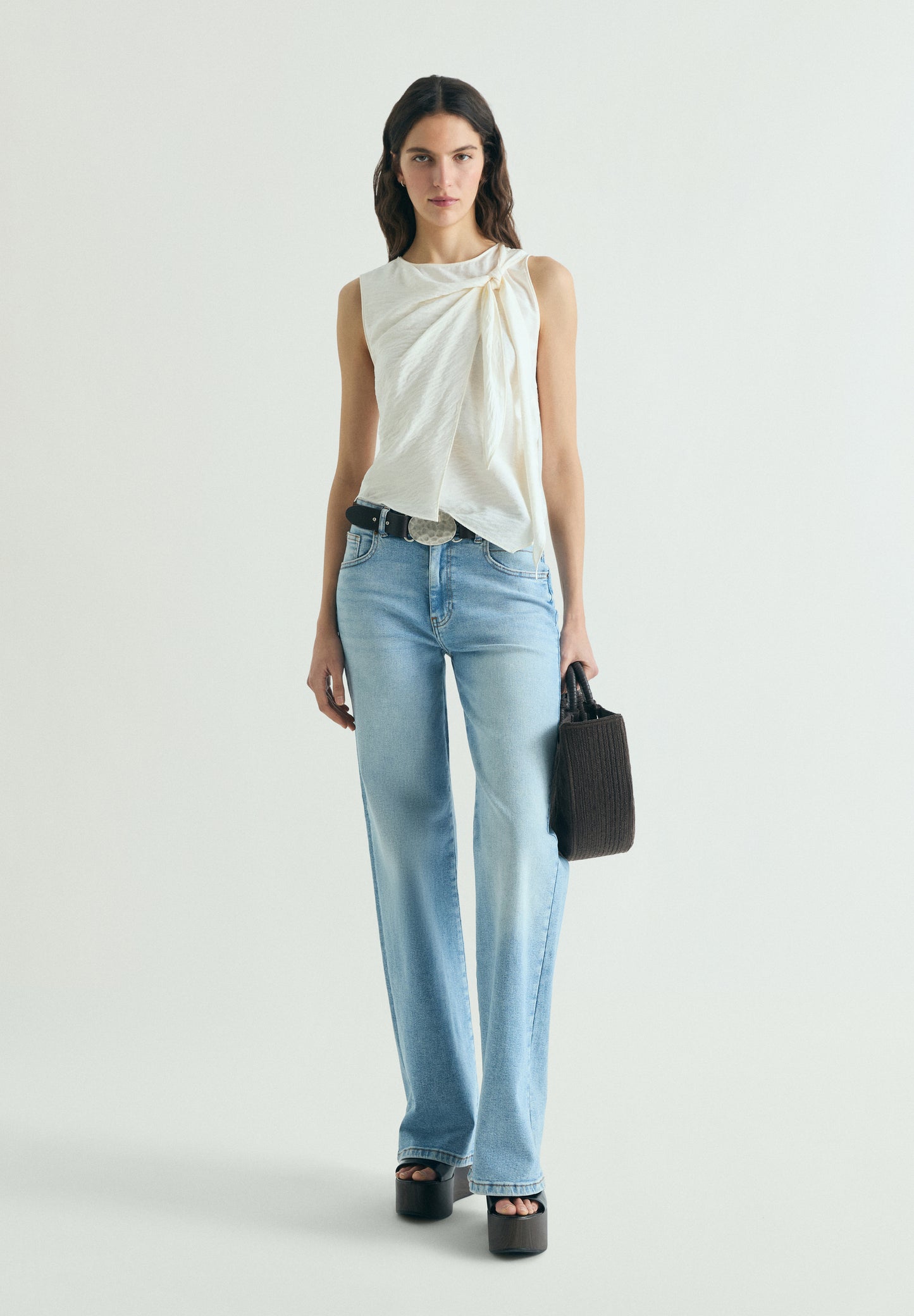 TOP ASIMÉTRICO NUDO