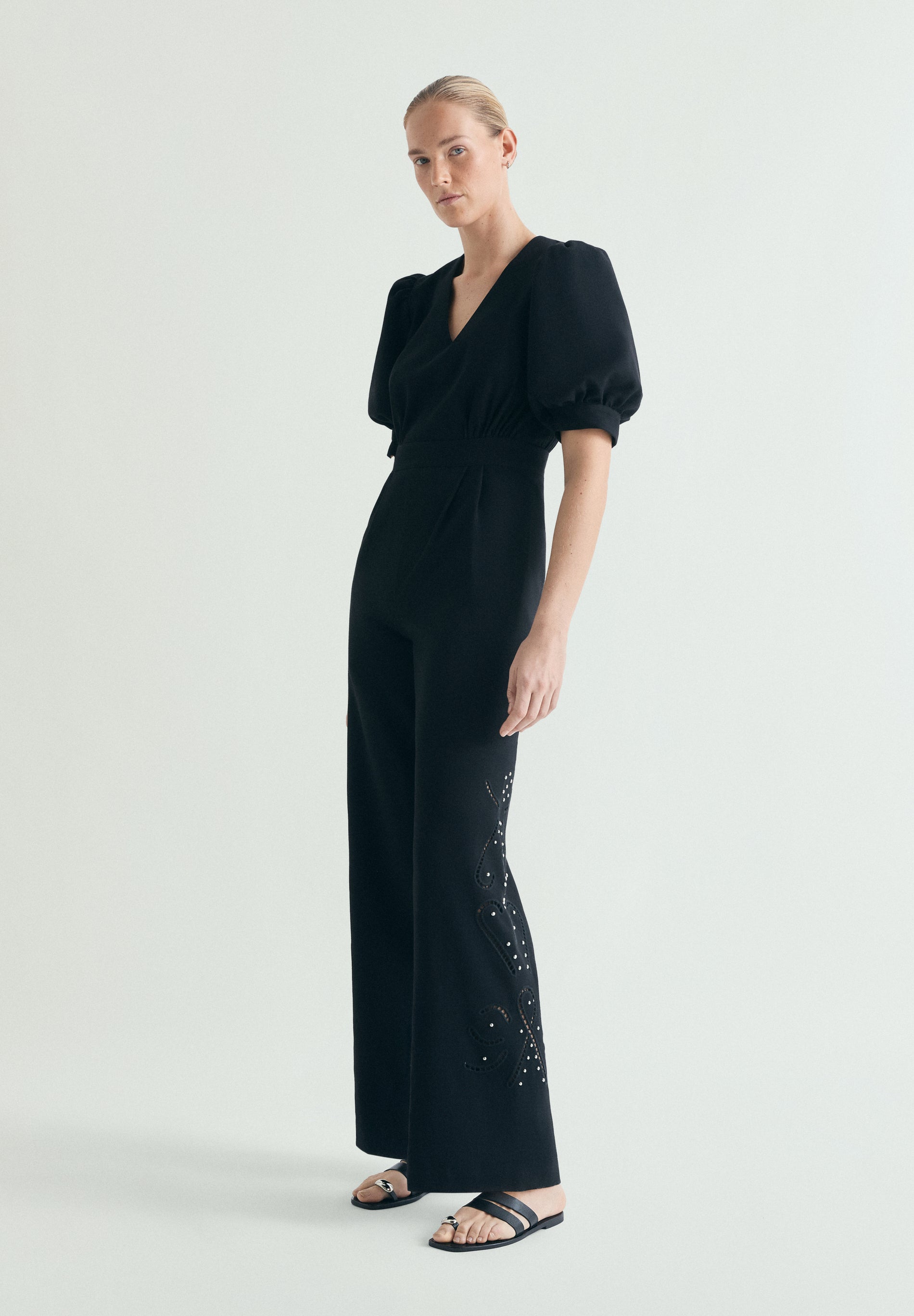 MONO STUDS MANGAS ABULLONADAS