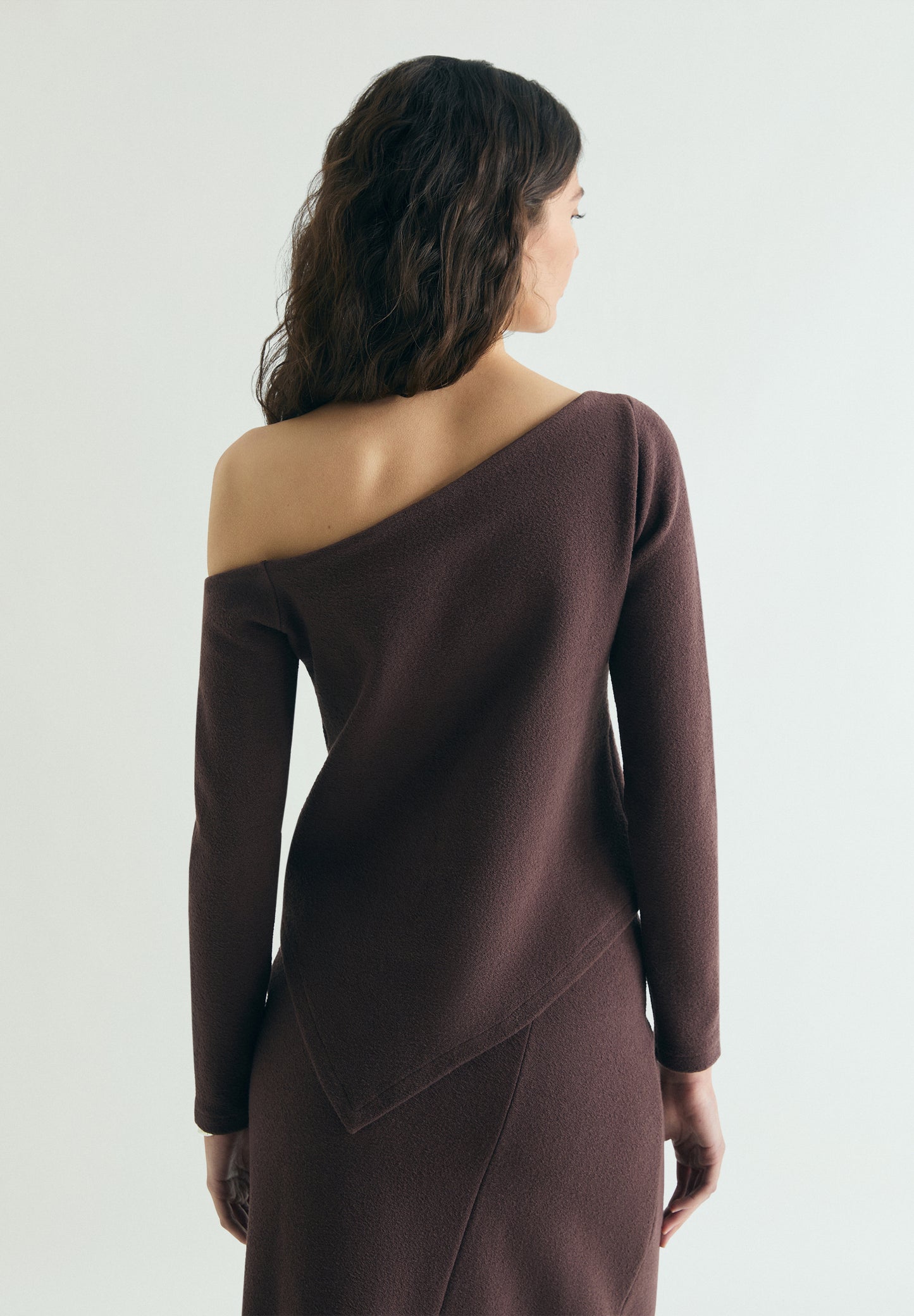 TOP ESCOTE ASIMÉTRICO