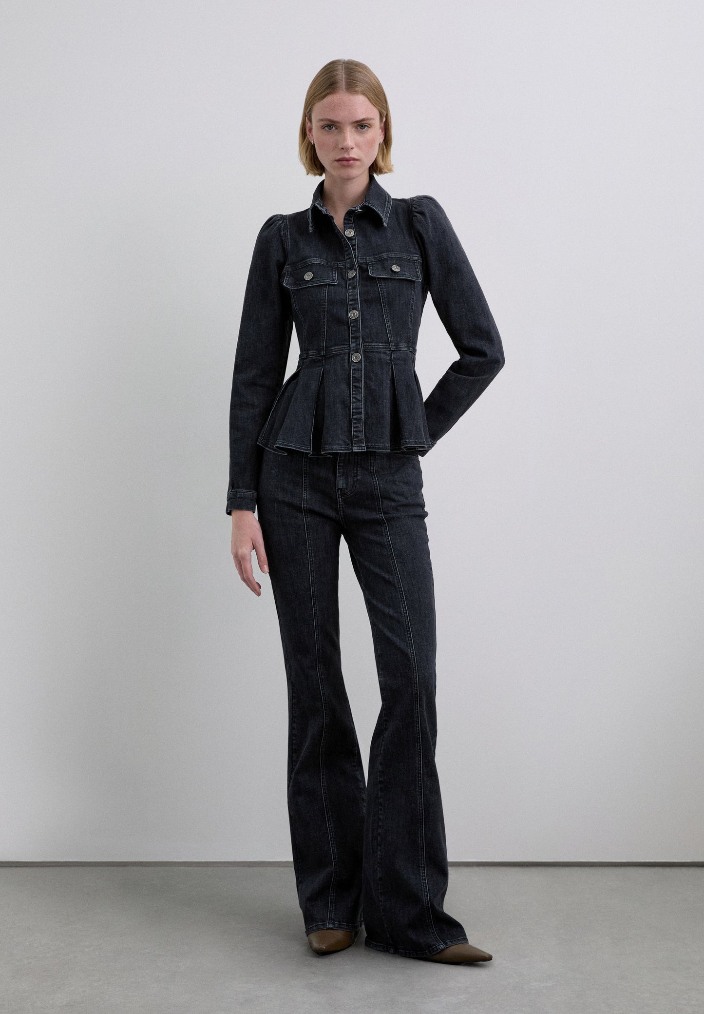 CAMISA DENIM MANGA ABULLONADA