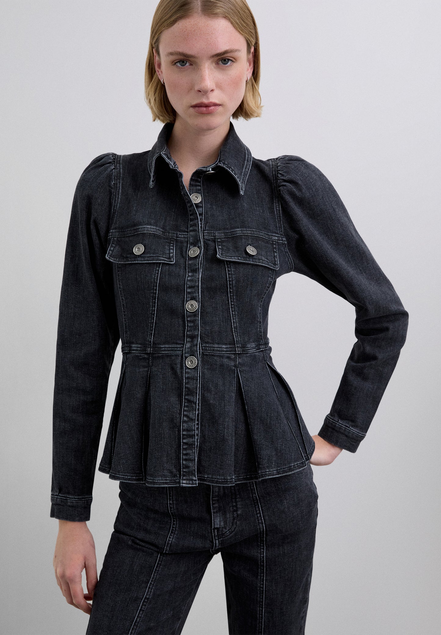 CAMISA DENIM MANGA ABULLONADA