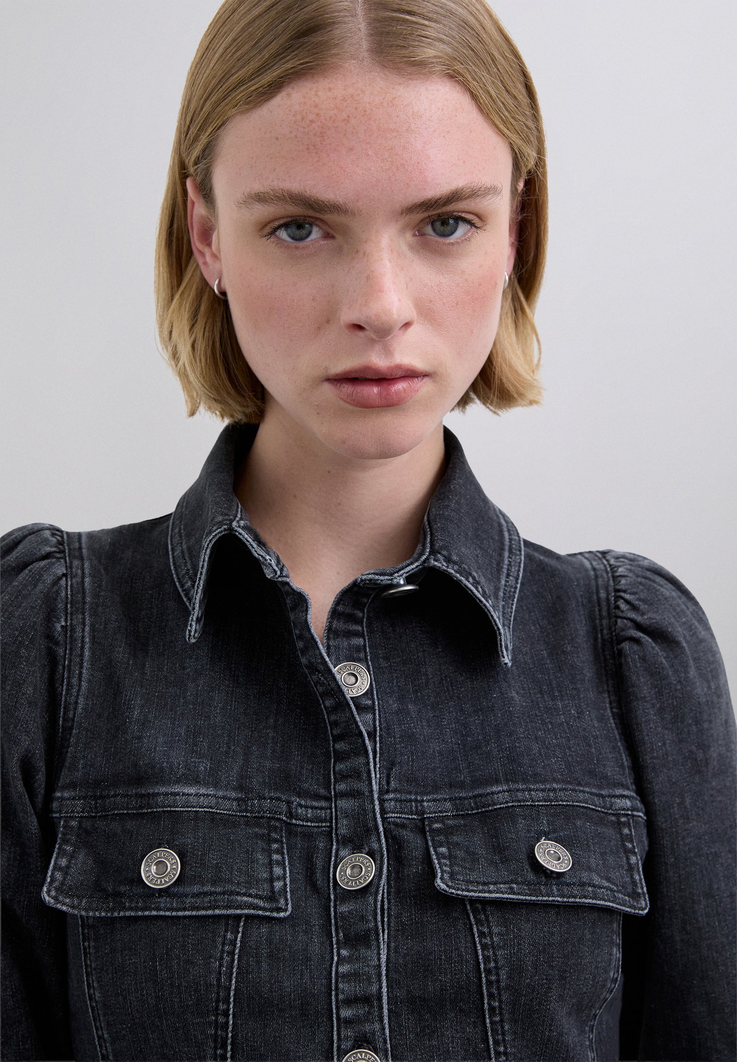 CAMISA DENIM MANGA ABULLONADA