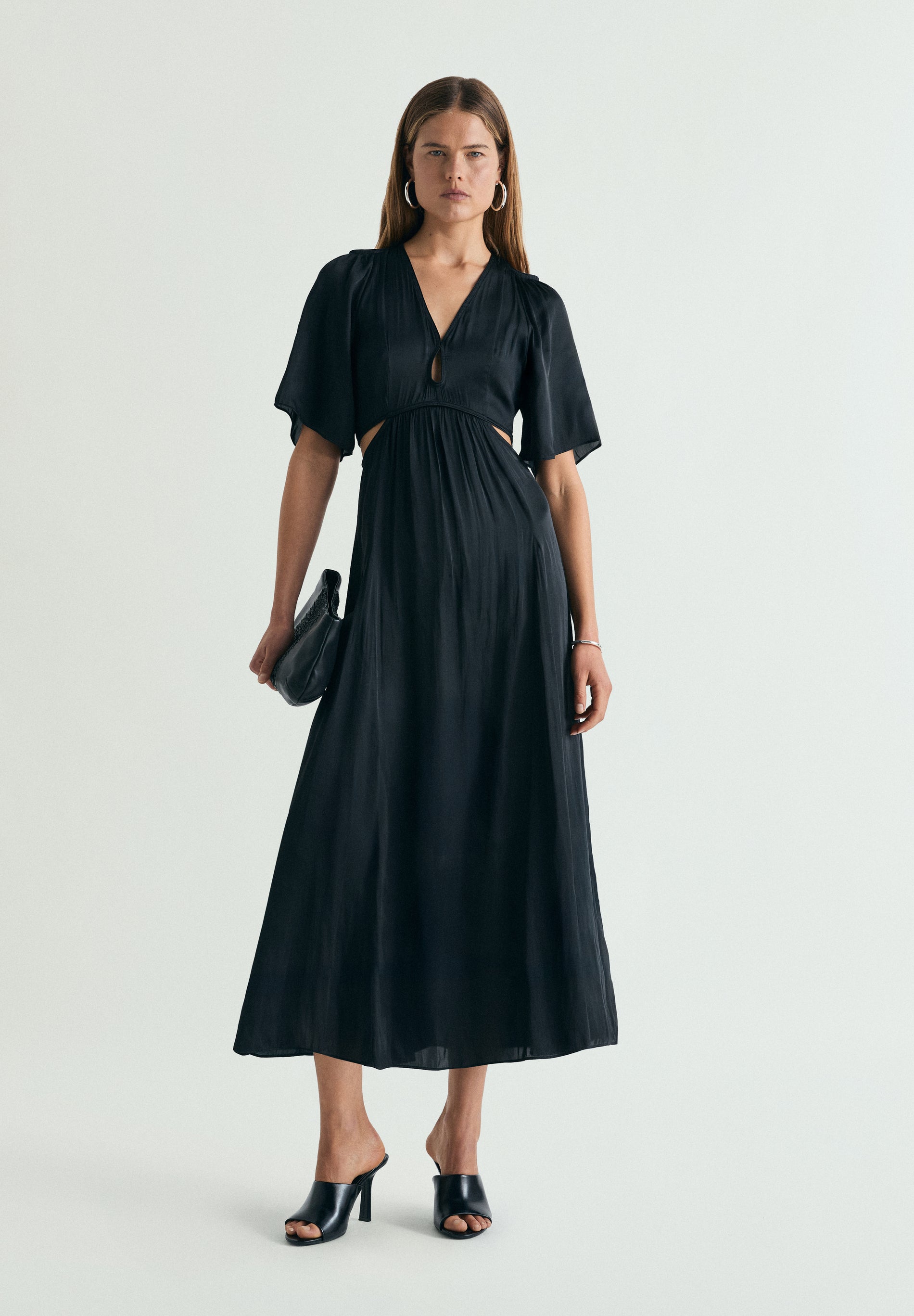 VESTIDO SATINADO CON CUT OUT