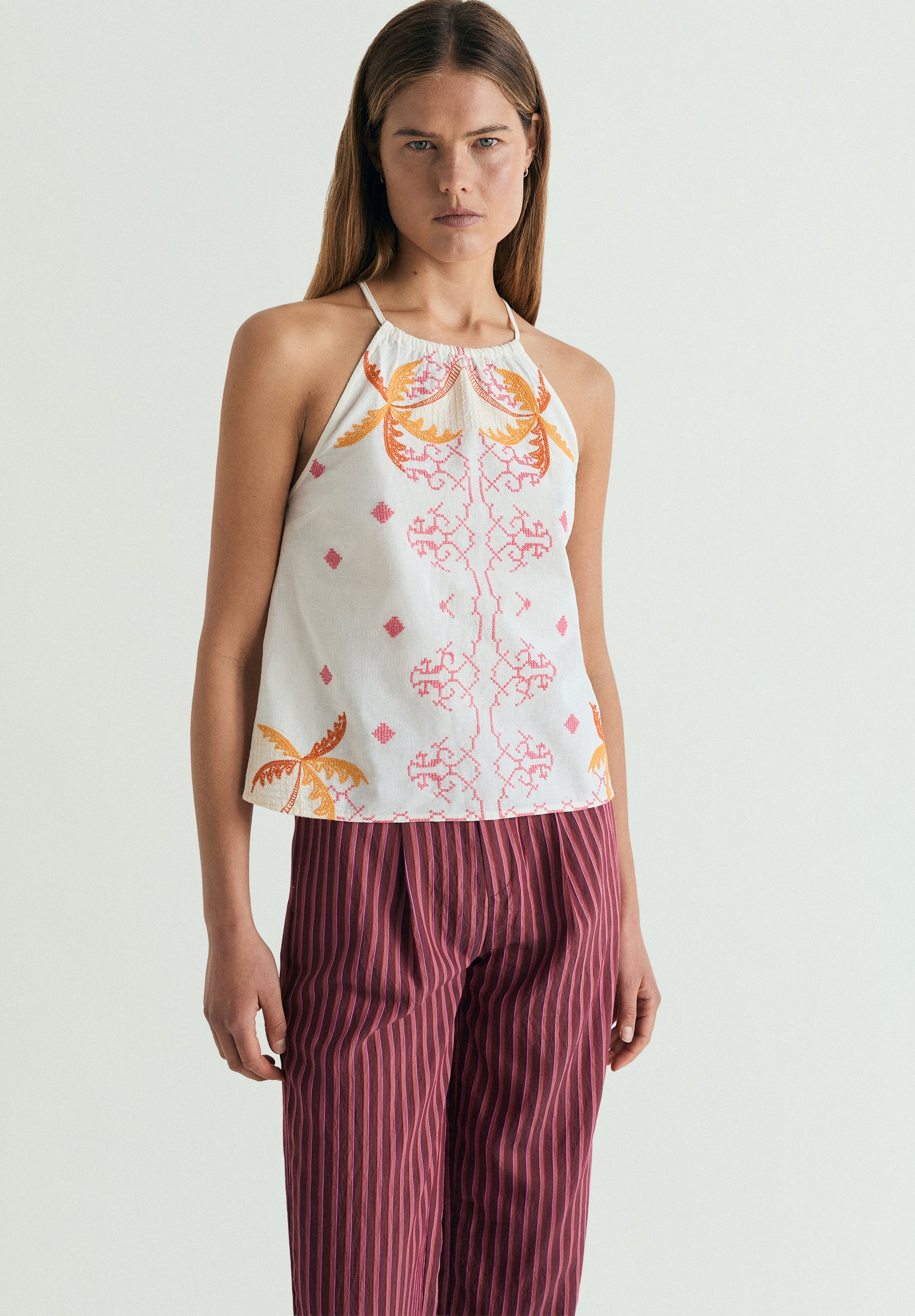 TOP HALTER BORDADO