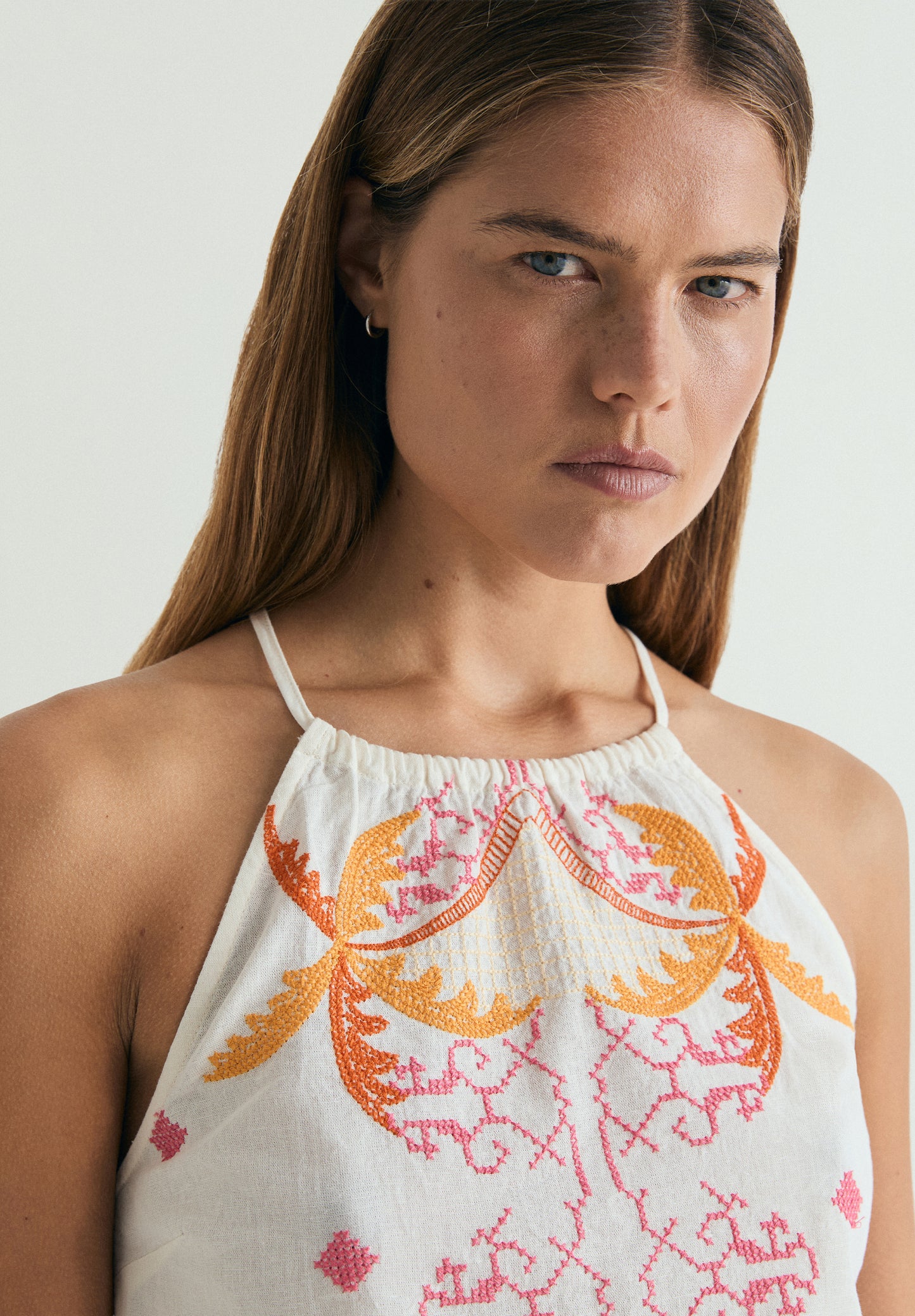 TOP HALTER BORDADO