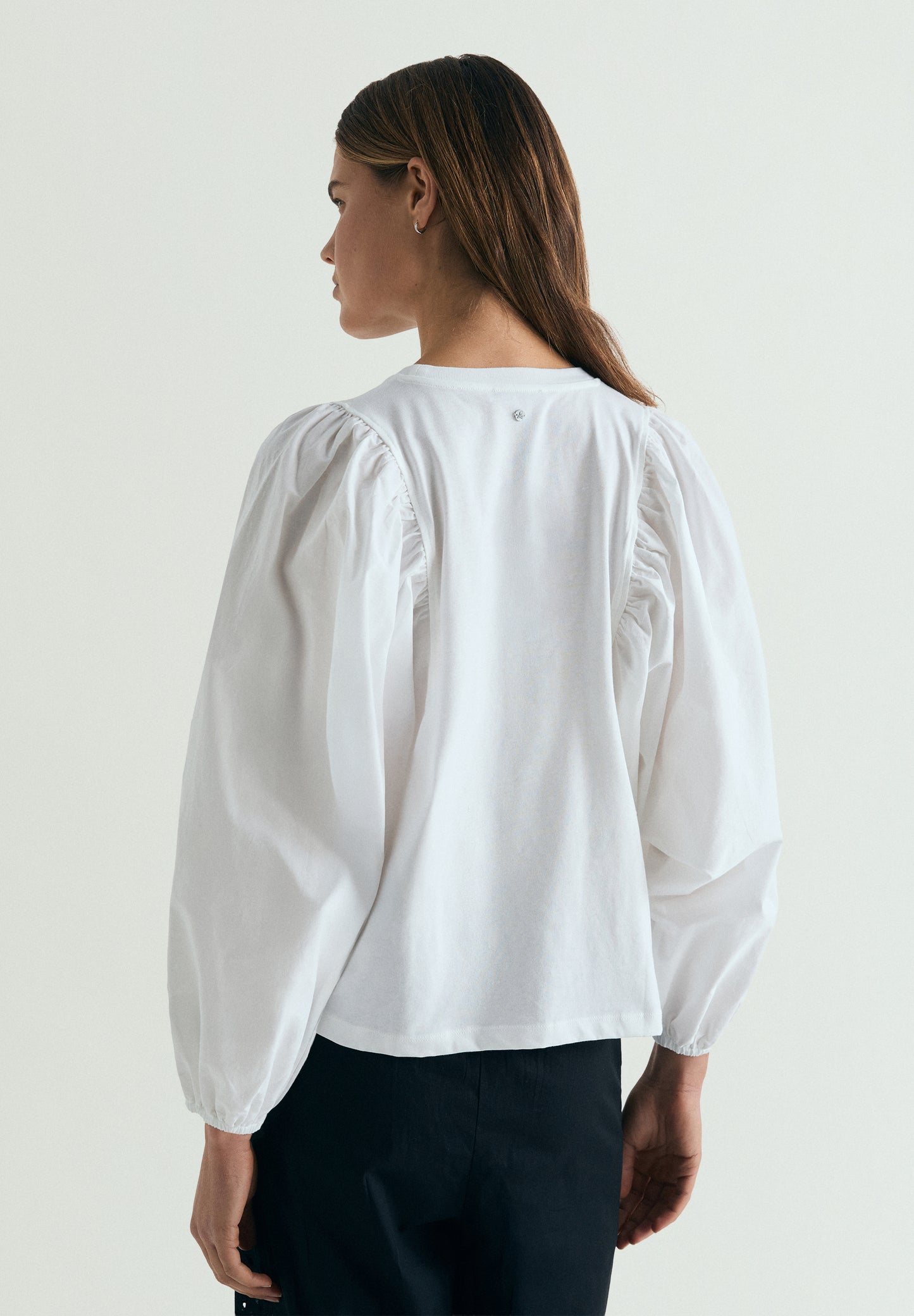 CAMISETA MANGAS ABULLONADAS