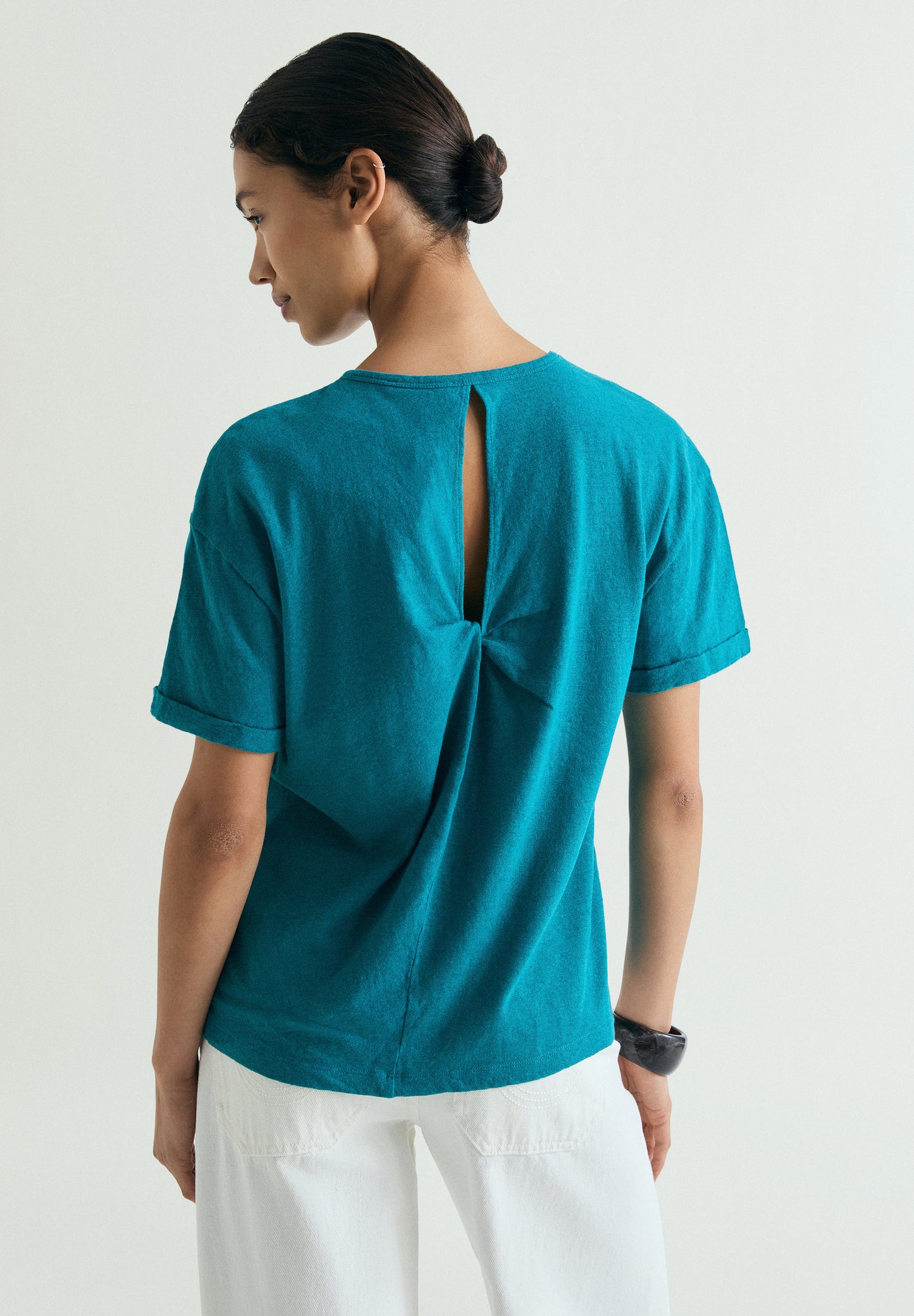 CAMISETA NUDO TRASERO