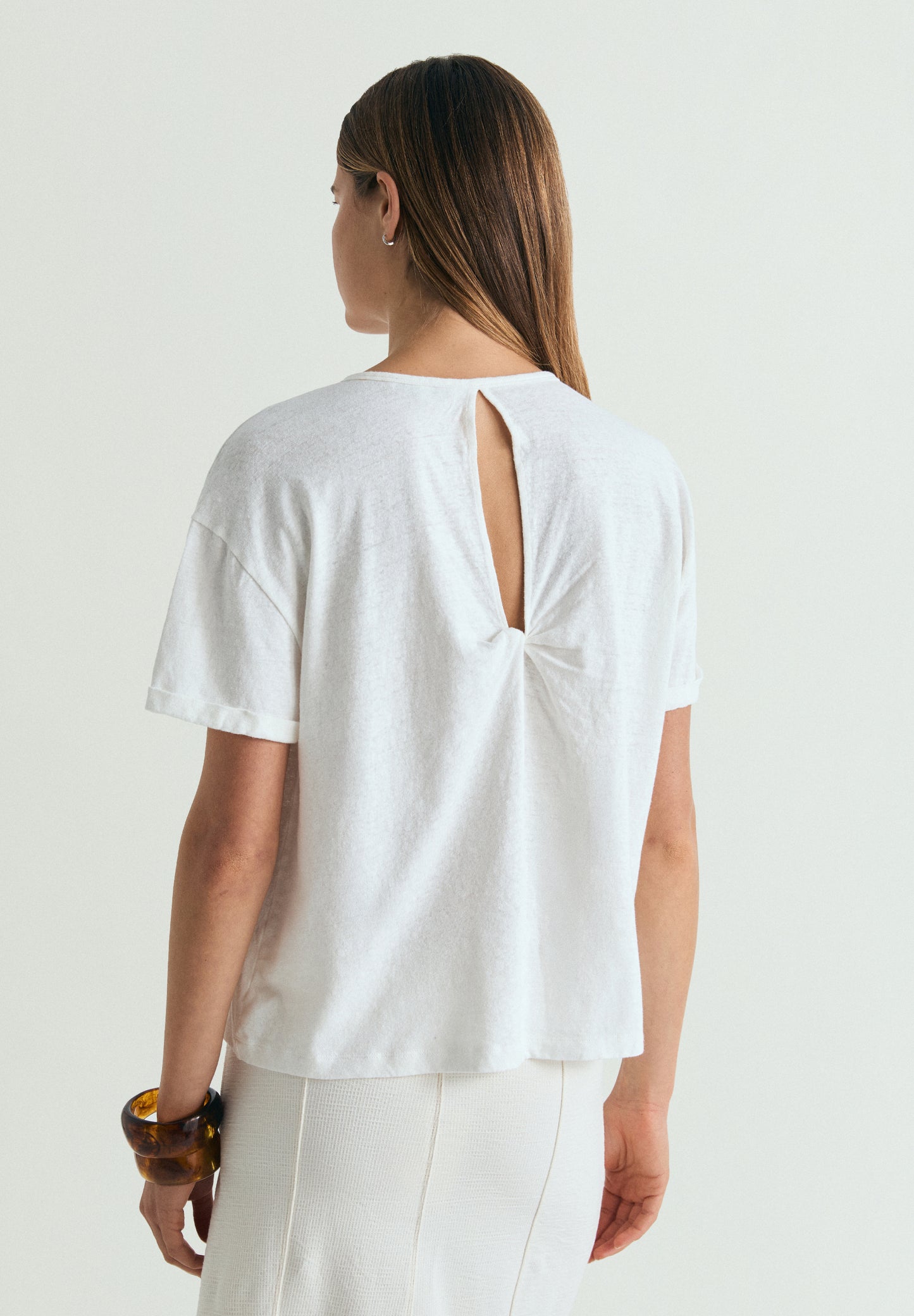 CAMISETA NUDO TRASERO