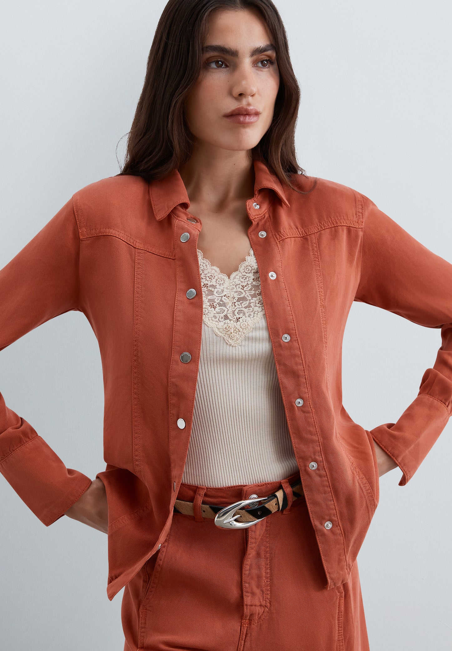 CAMISA FLUIDA DE LYOCELL