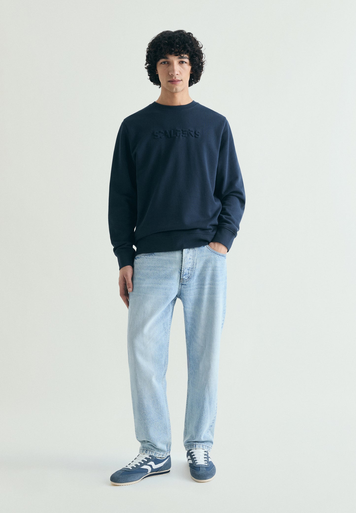 SUDADERA CALAVERA EN RELIEVE