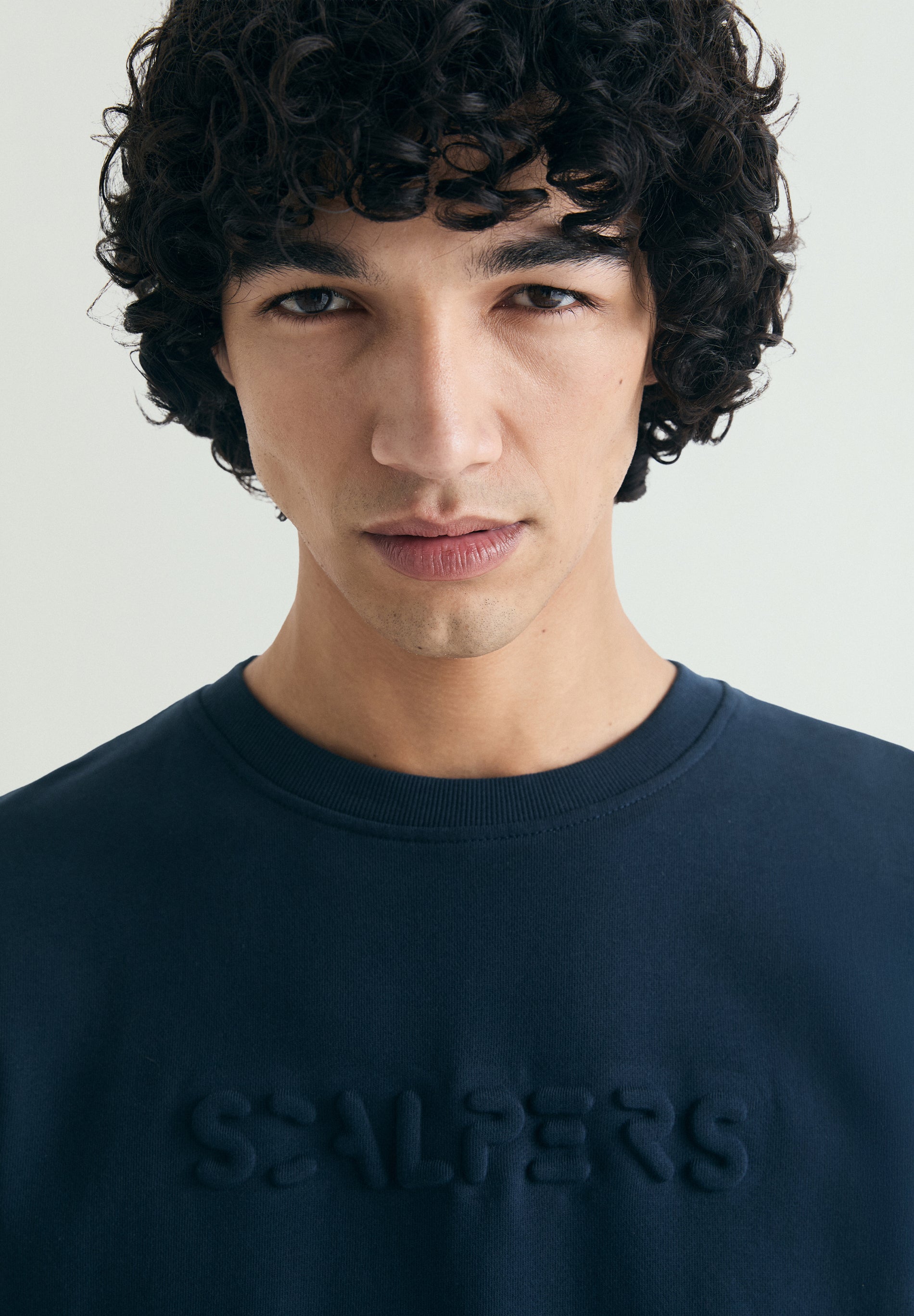 SUDADERA CALAVERA EN RELIEVE