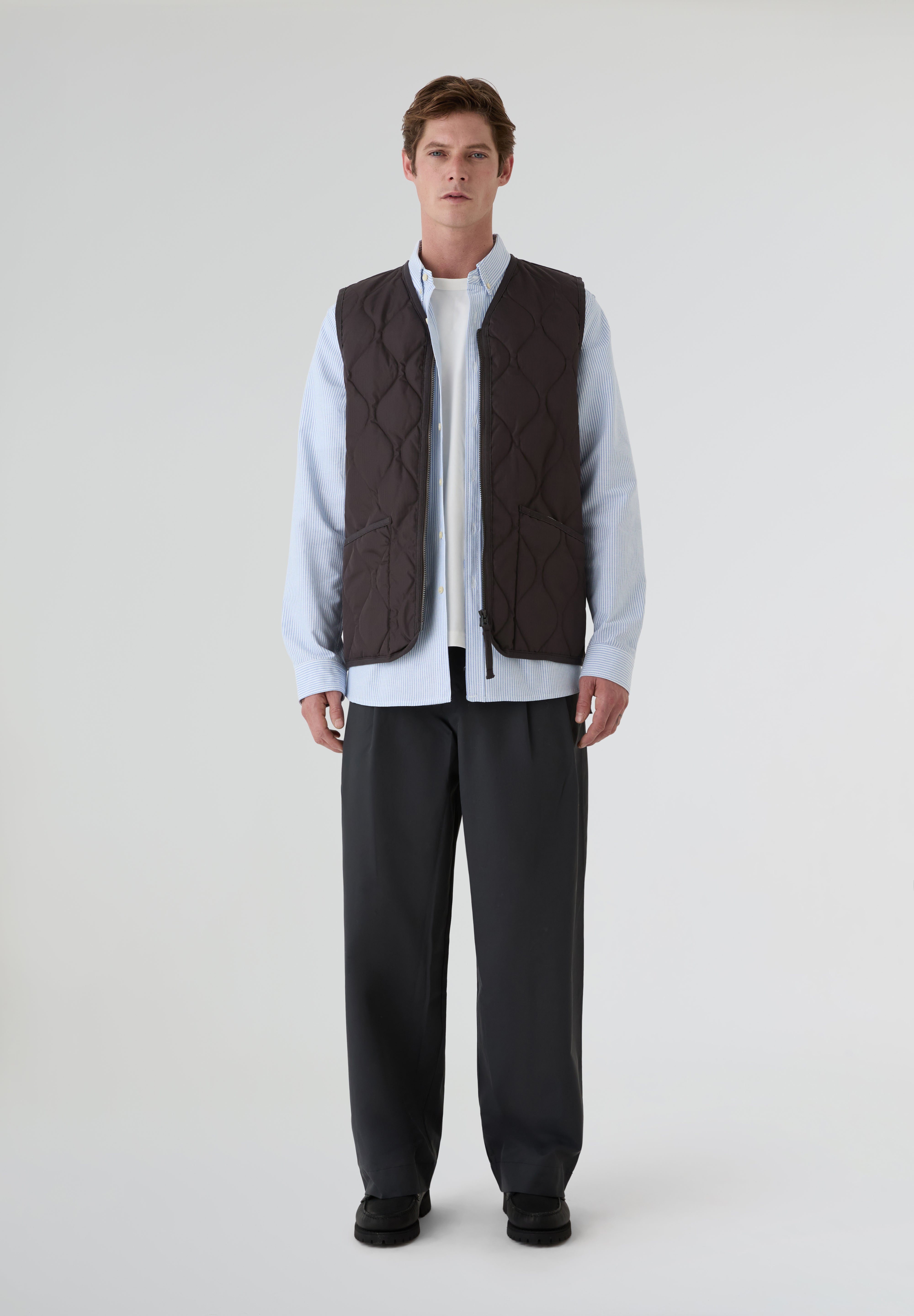 TAION | CHALECO MILITAR CUELLO V Y CREMALLERA UNISEX