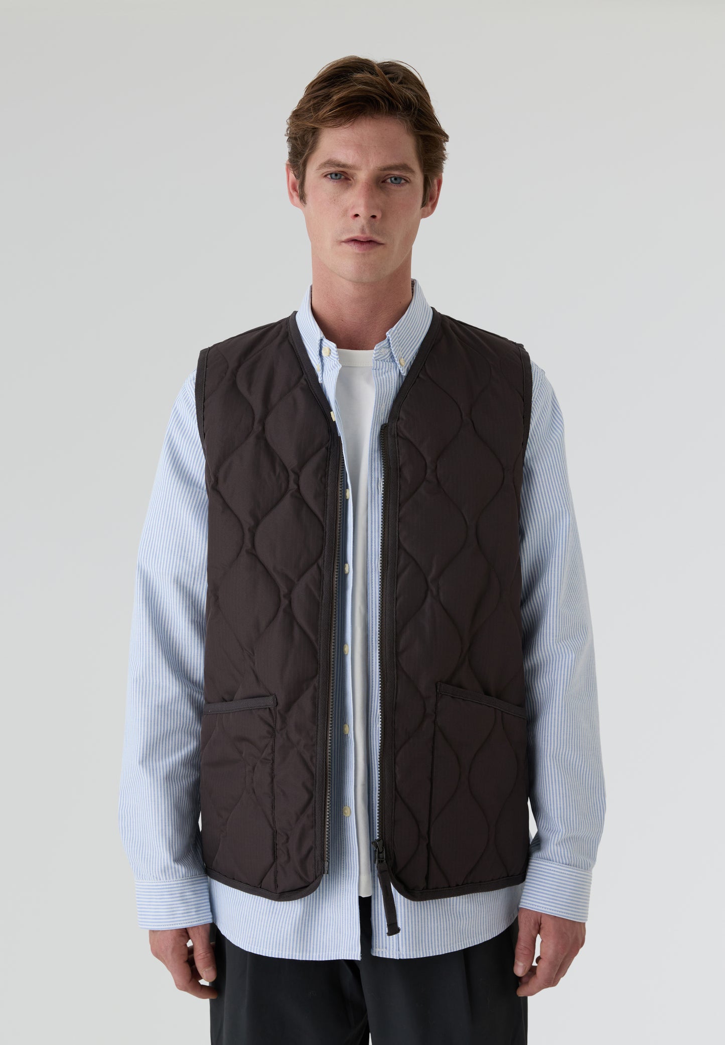 TAION | CHALECO MILITAR CUELLO V Y CREMALLERA UNISEX